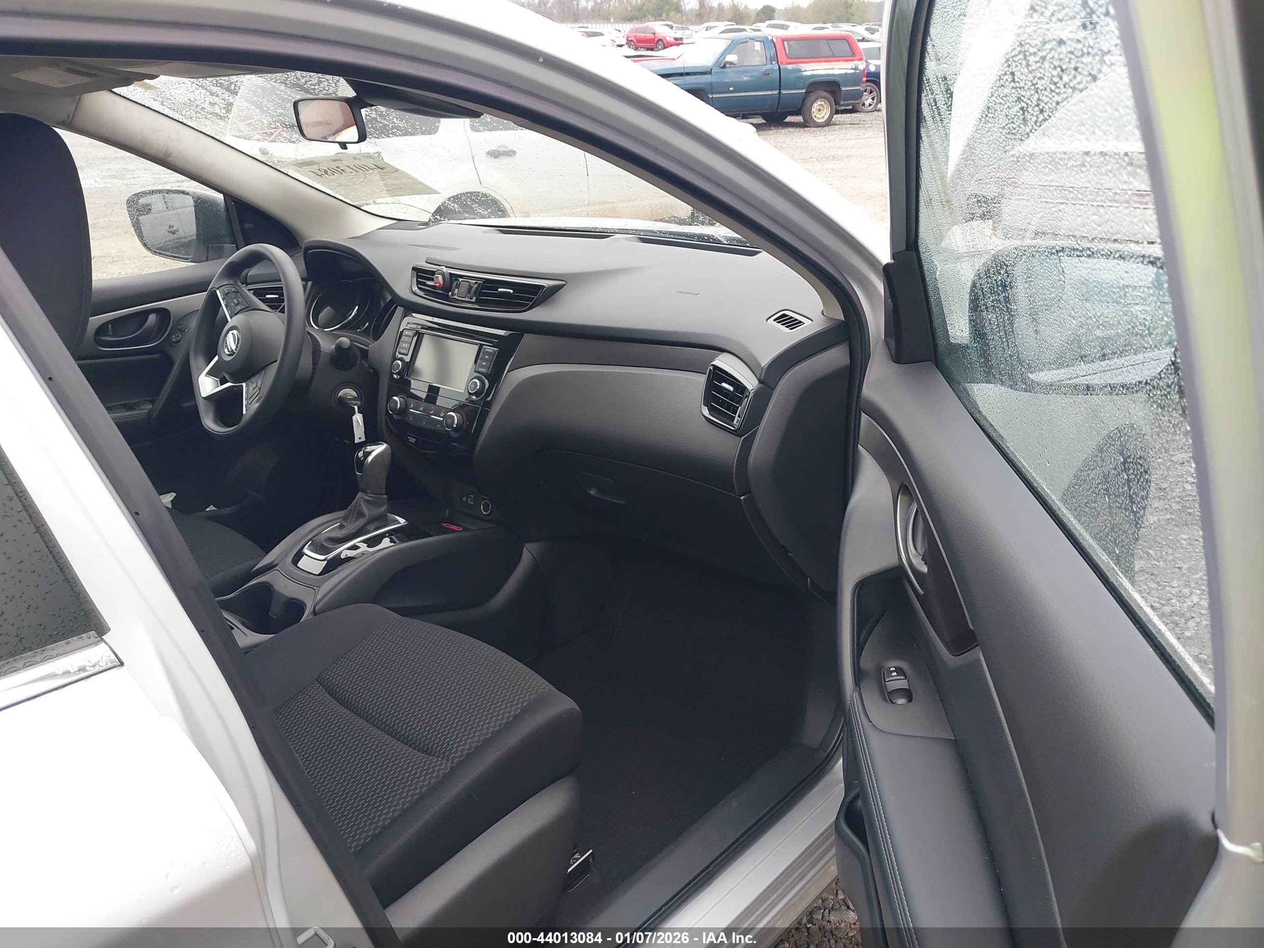 NISSAN ROGUE image 5
