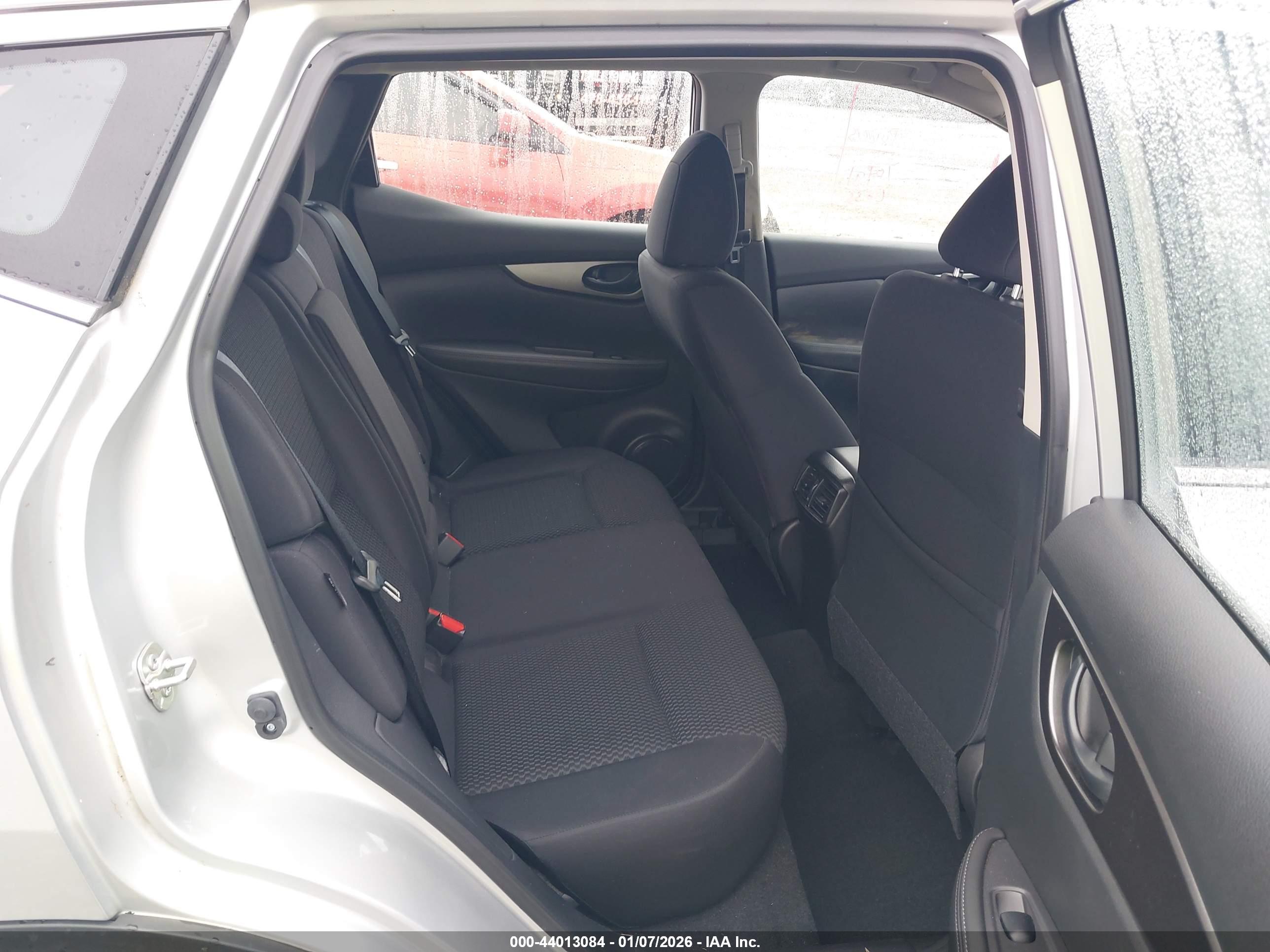NISSAN ROGUE image 8