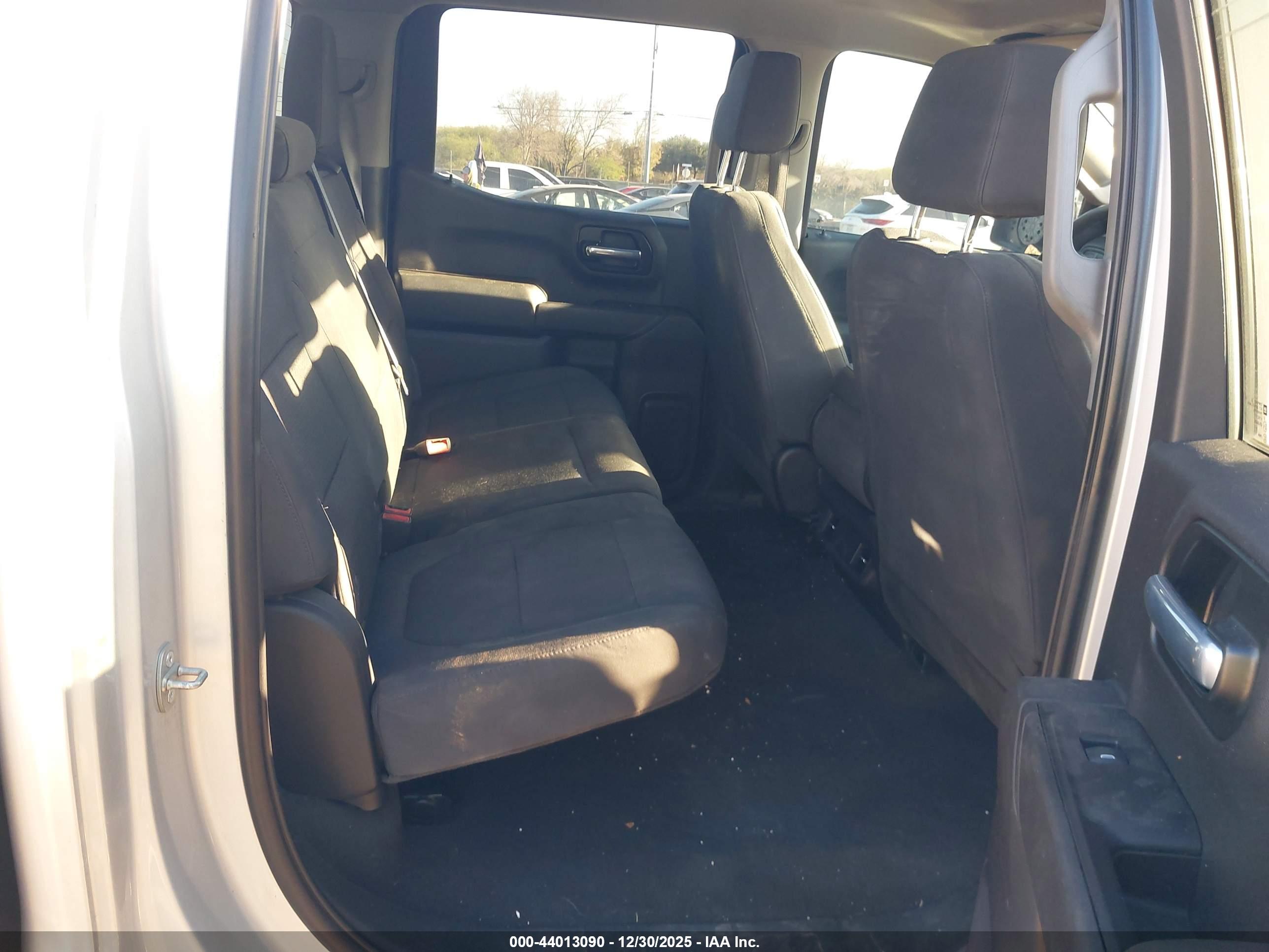 CHEVROLET SILVERADO image 8