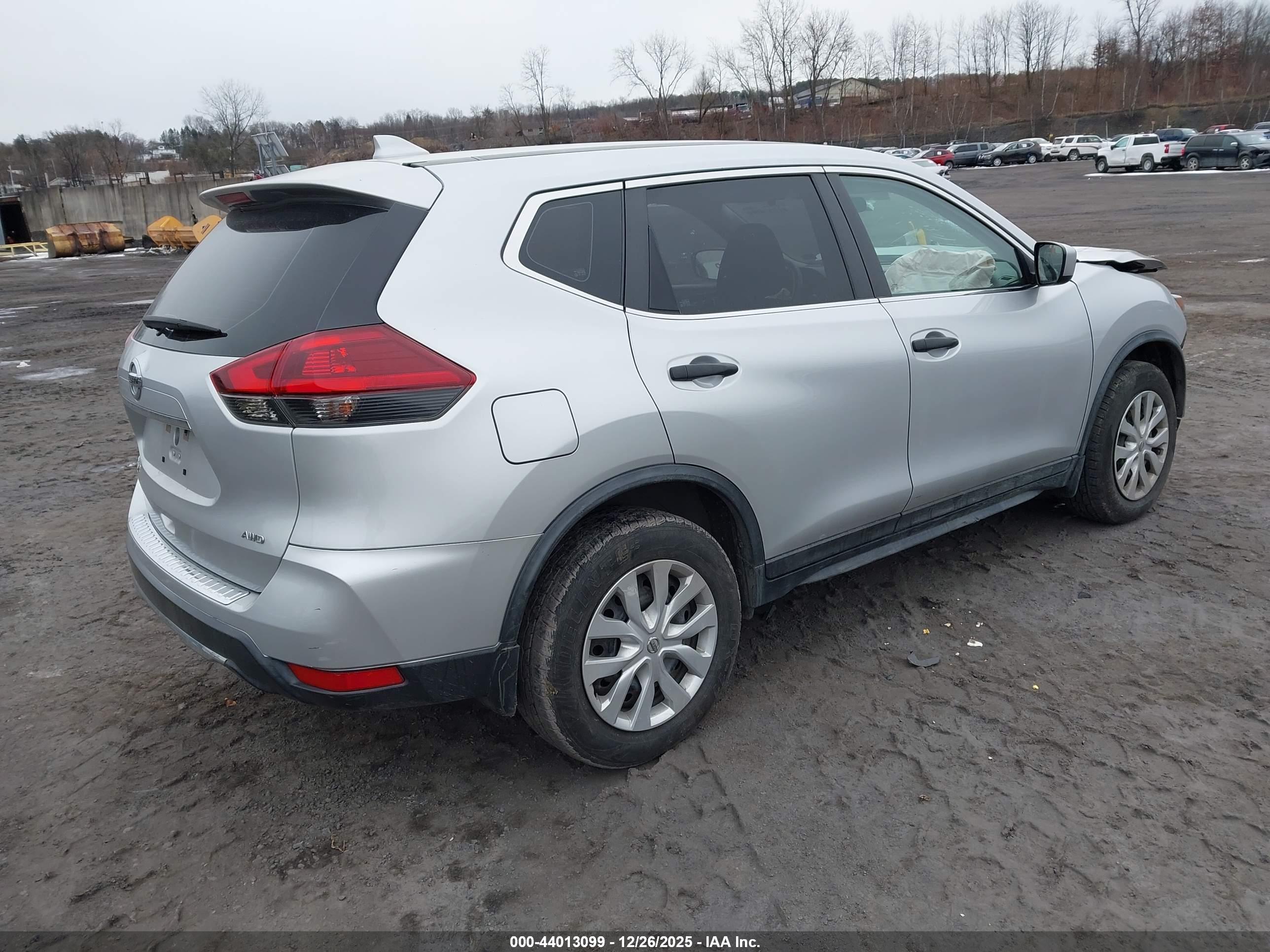 NISSAN ROGUE image 4