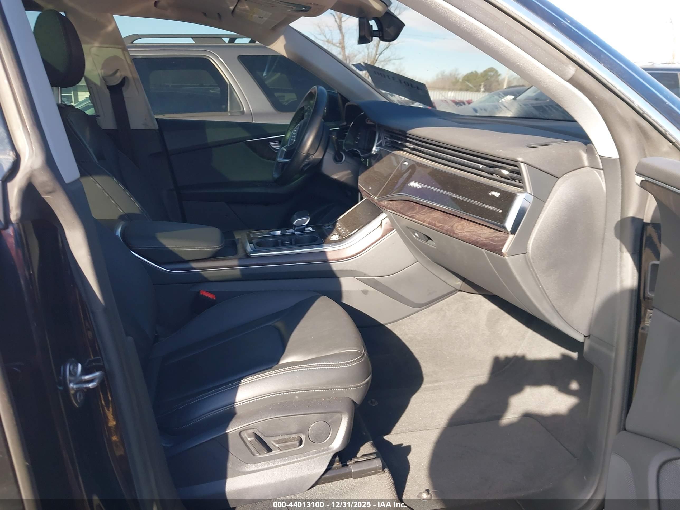 AUDI Q8 image 5