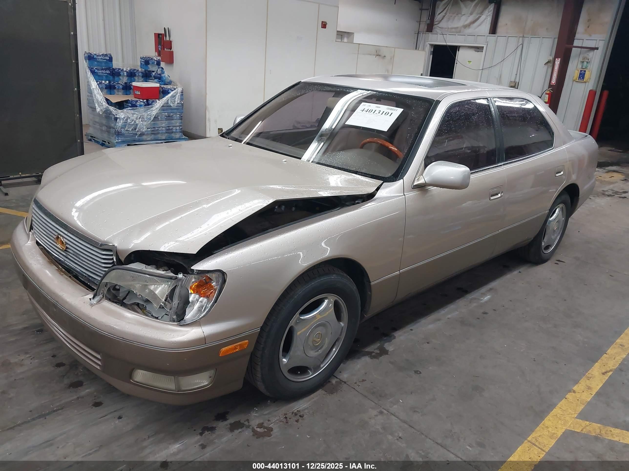 LEXUS LS image 2