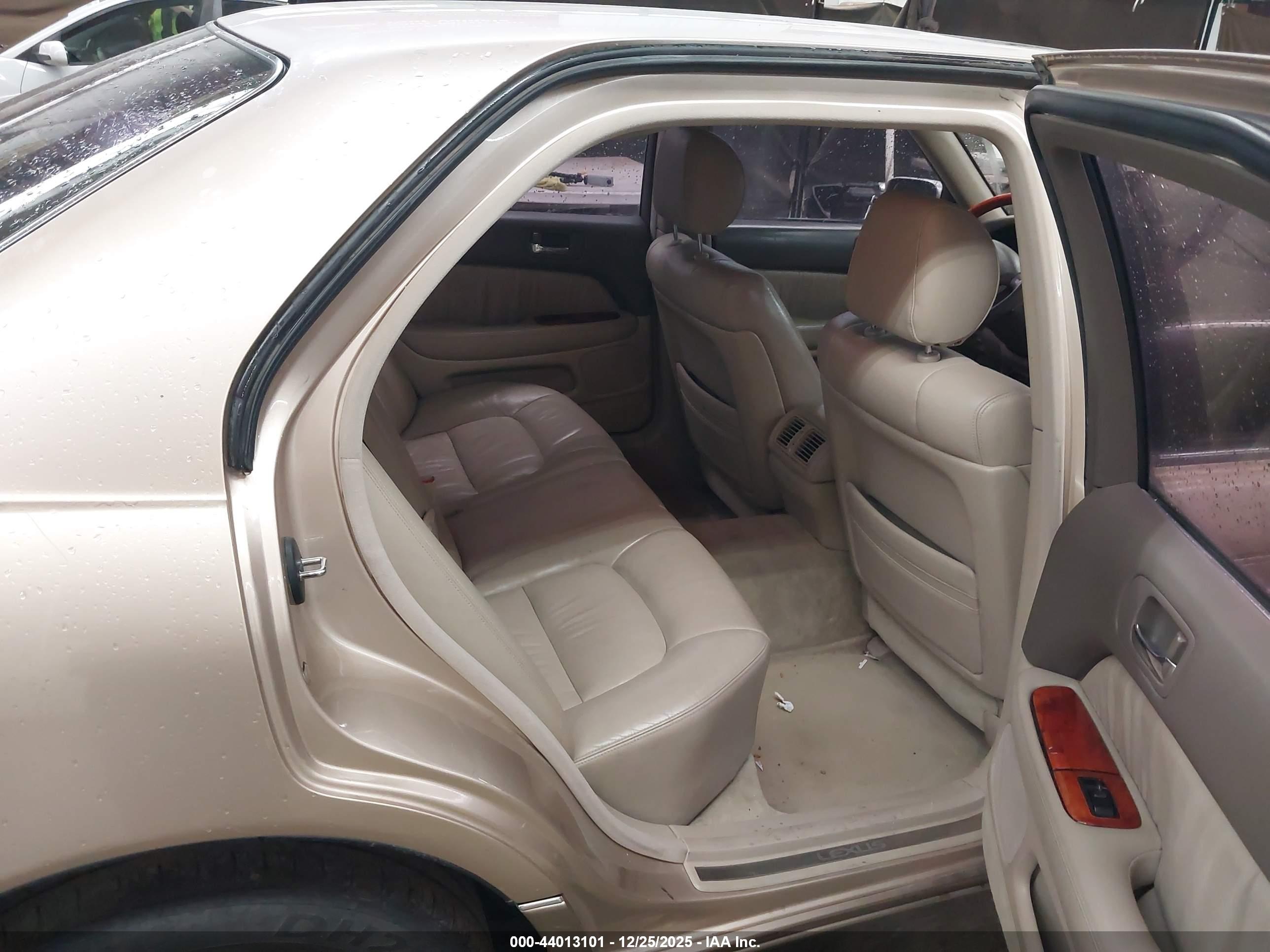LEXUS LS image 8
