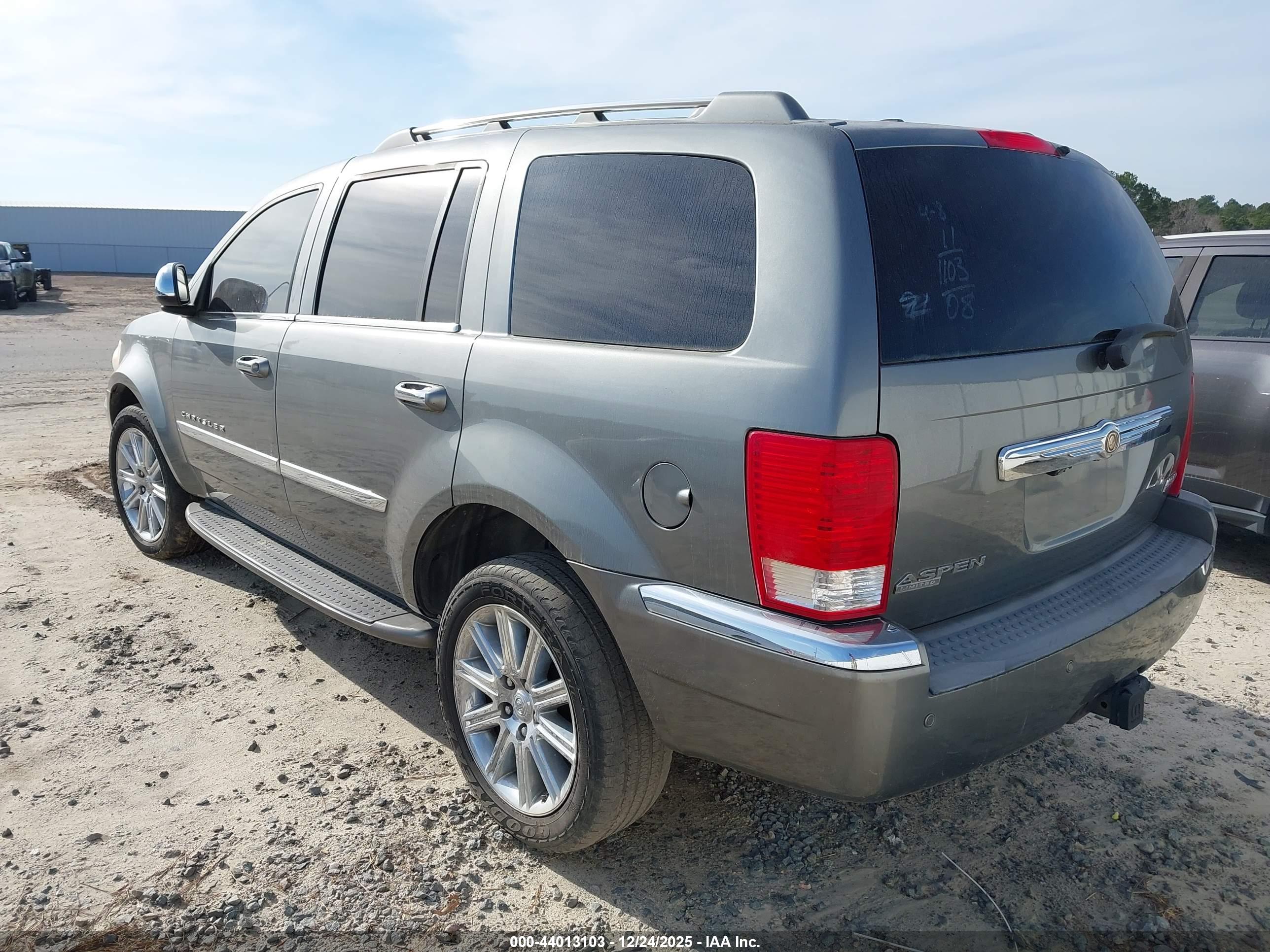 CHRYSLER ASPEN image 3
