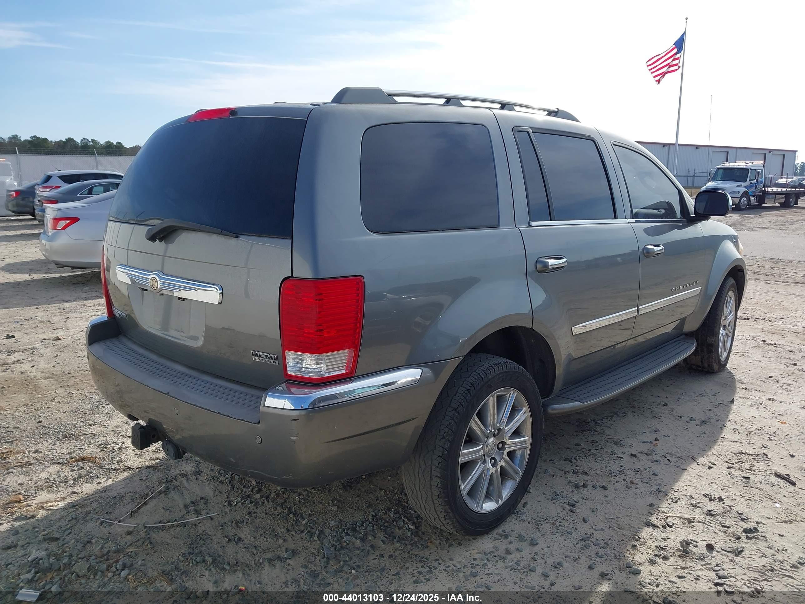 CHRYSLER ASPEN image 4