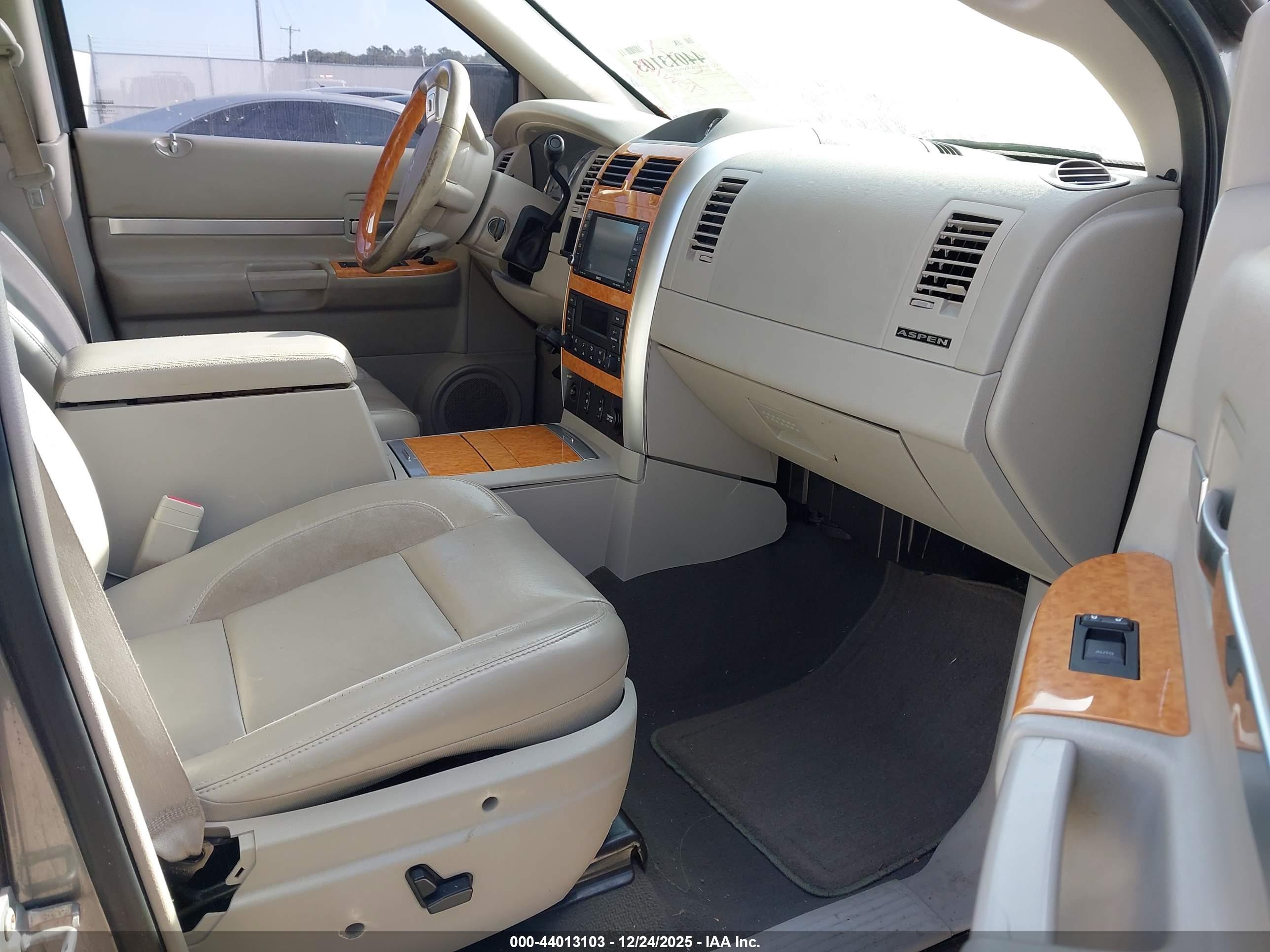 CHRYSLER ASPEN image 5