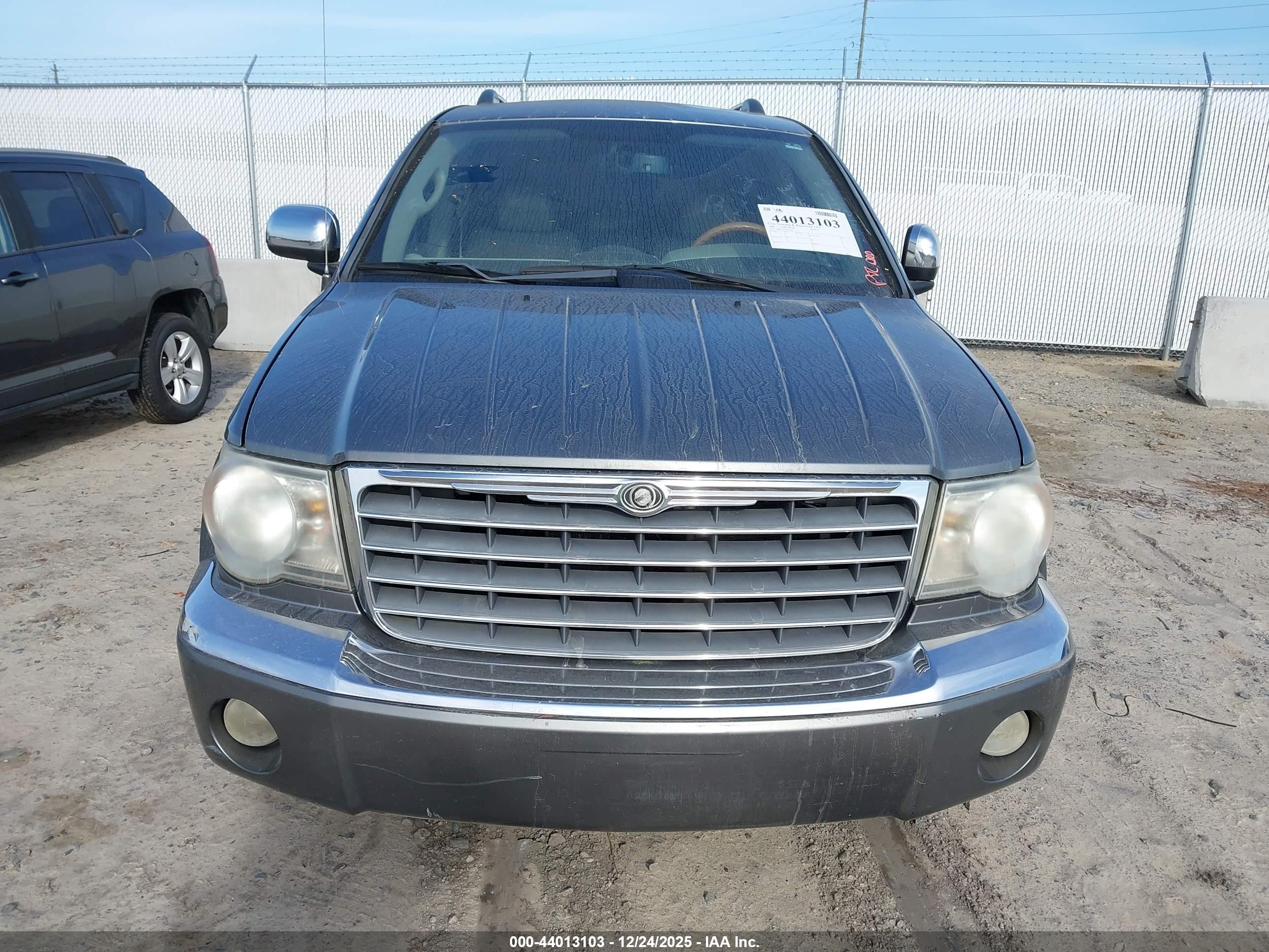 CHRYSLER ASPEN image 6