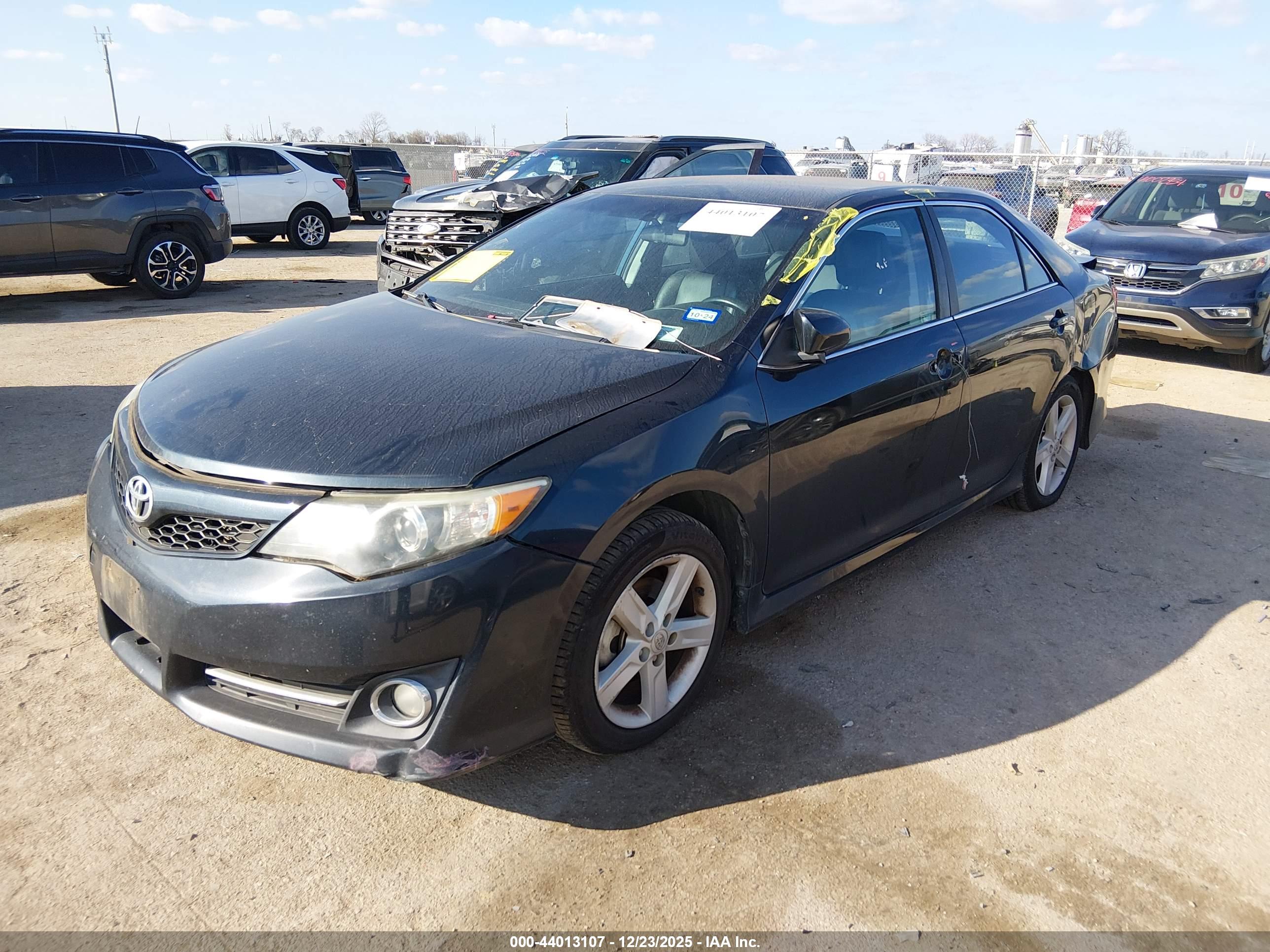 TOYOTA CAMRY image 2