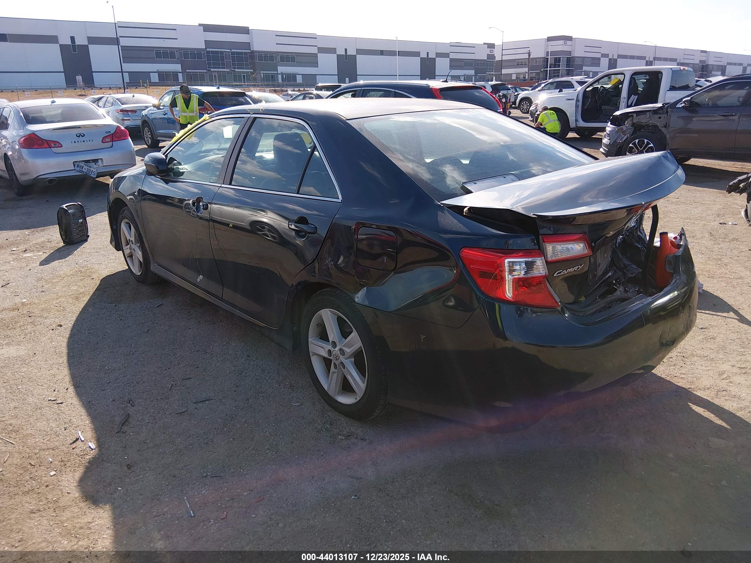TOYOTA CAMRY image 3