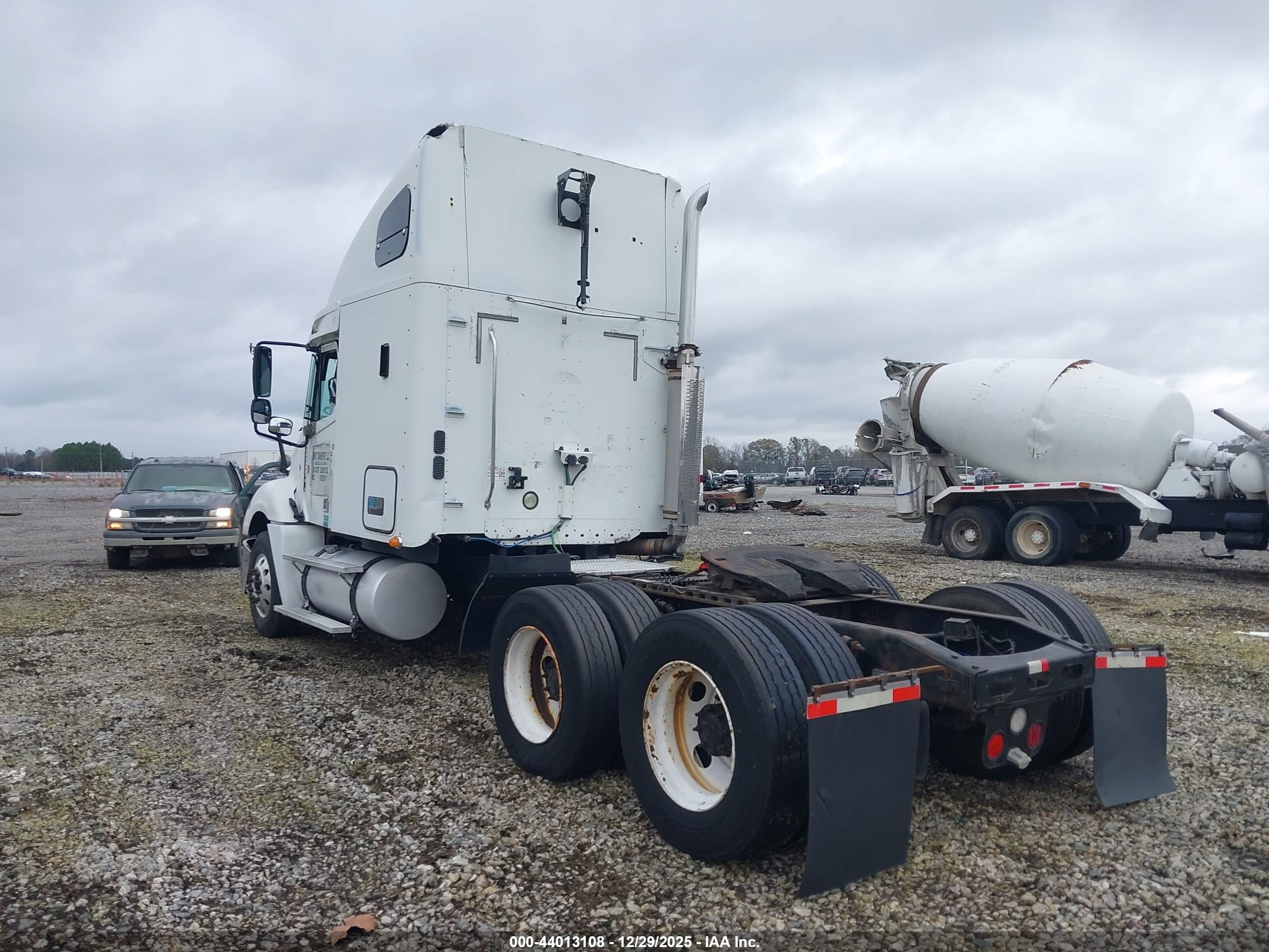 FREIGHTLINER CONVENTIONAL image 3