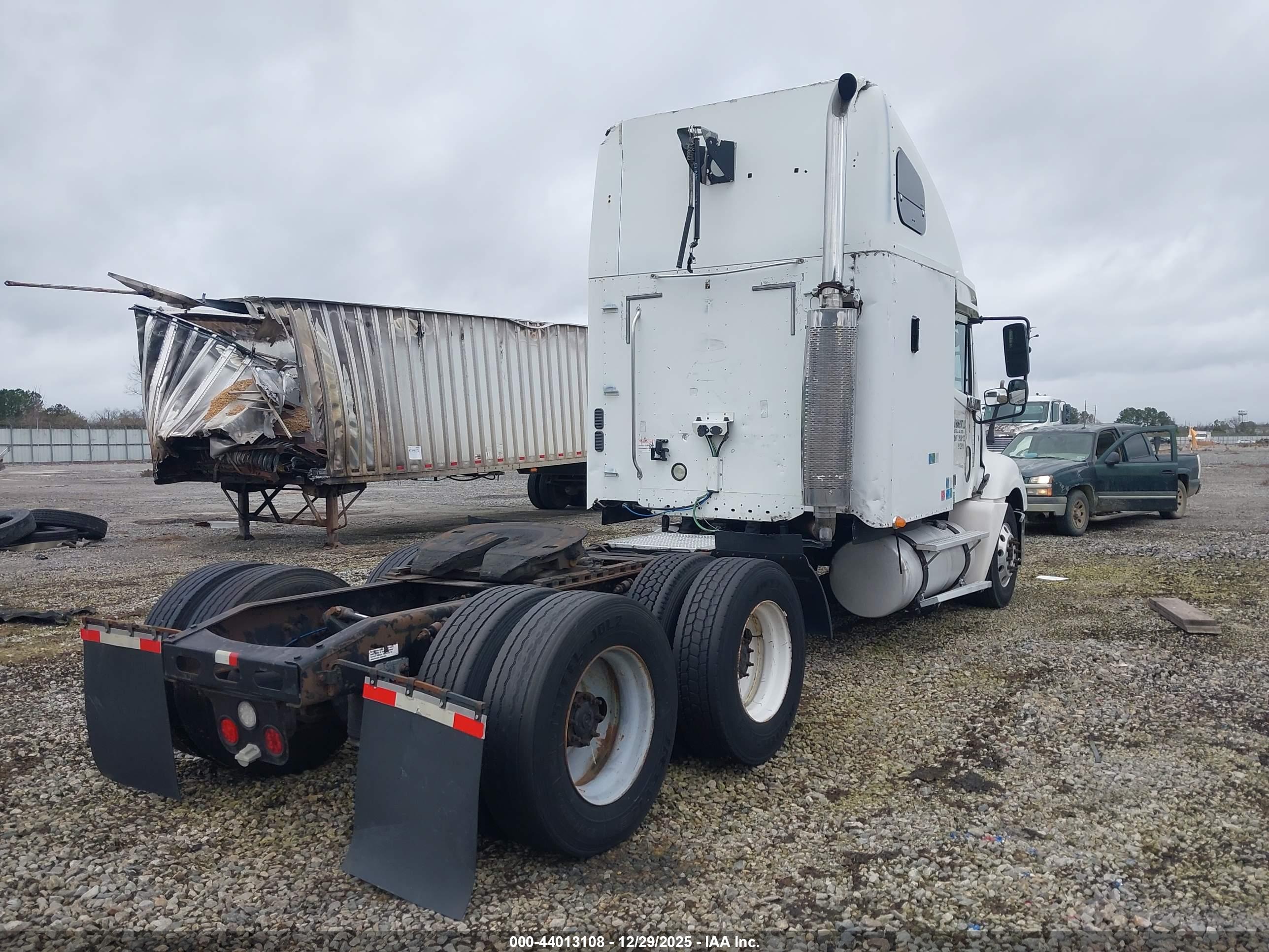 FREIGHTLINER CONVENTIONAL image 4