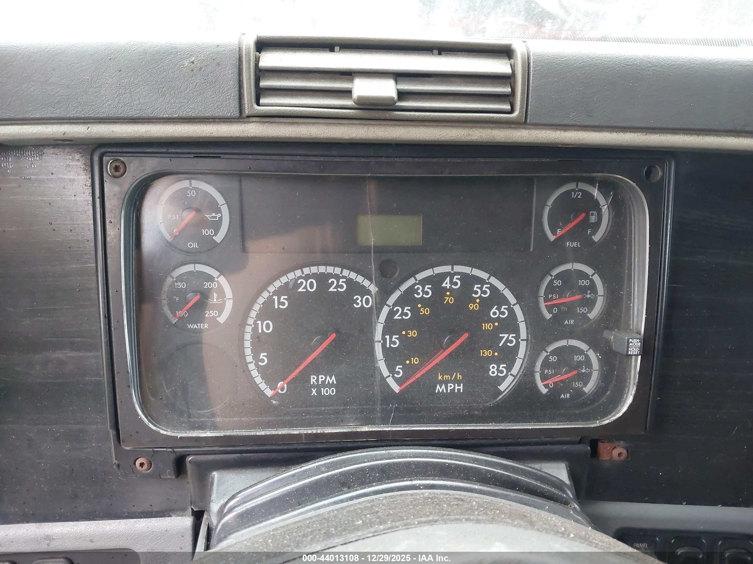 FREIGHTLINER CONVENTIONAL image 6