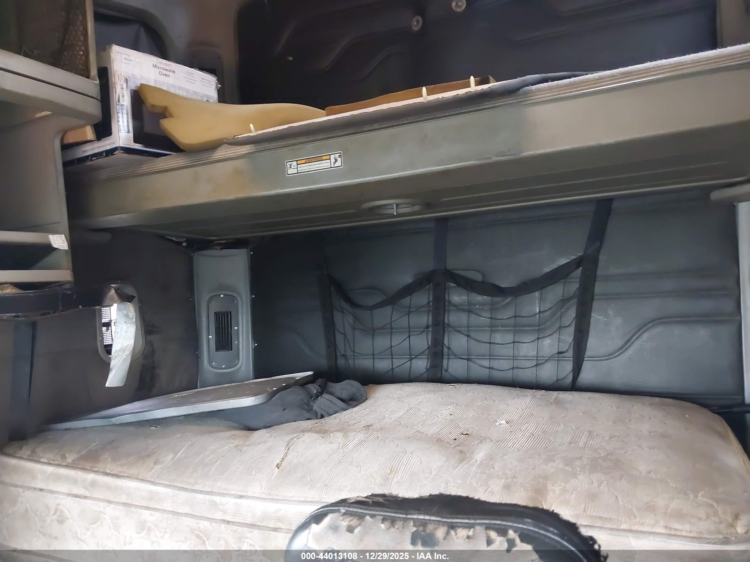 FREIGHTLINER CONVENTIONAL image 8