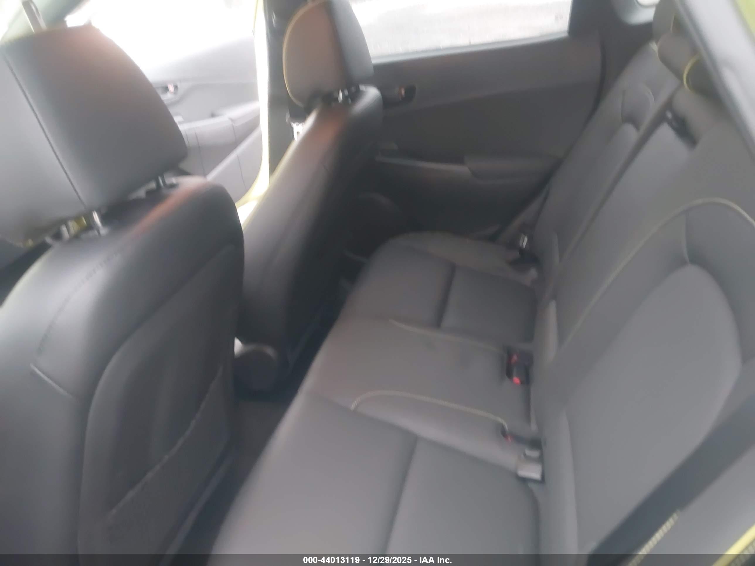 HYUNDAI KONA image 8