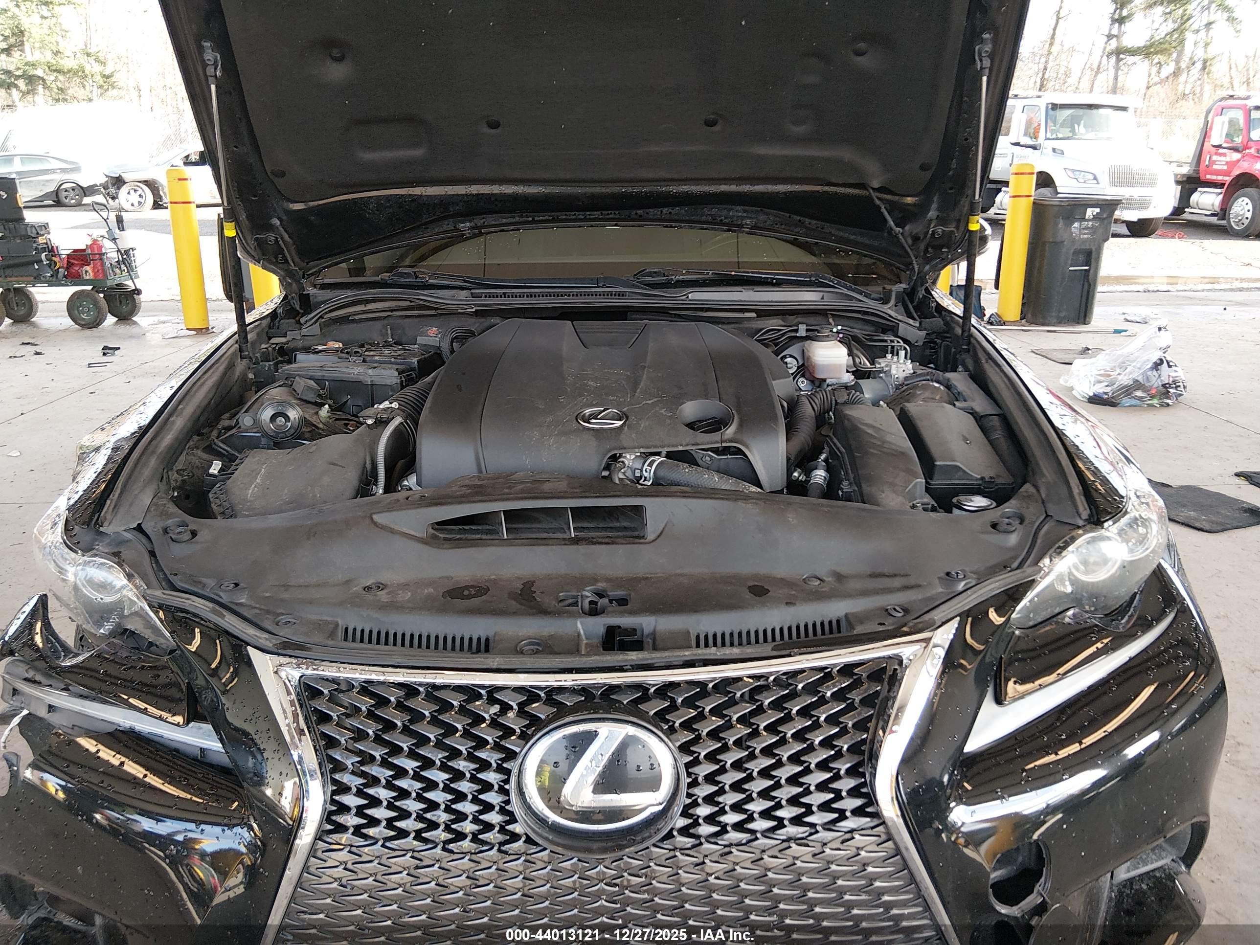 LEXUS IS image 10