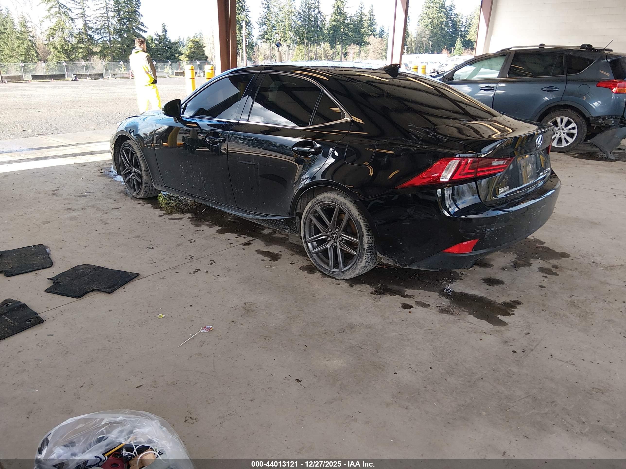 LEXUS IS image 3