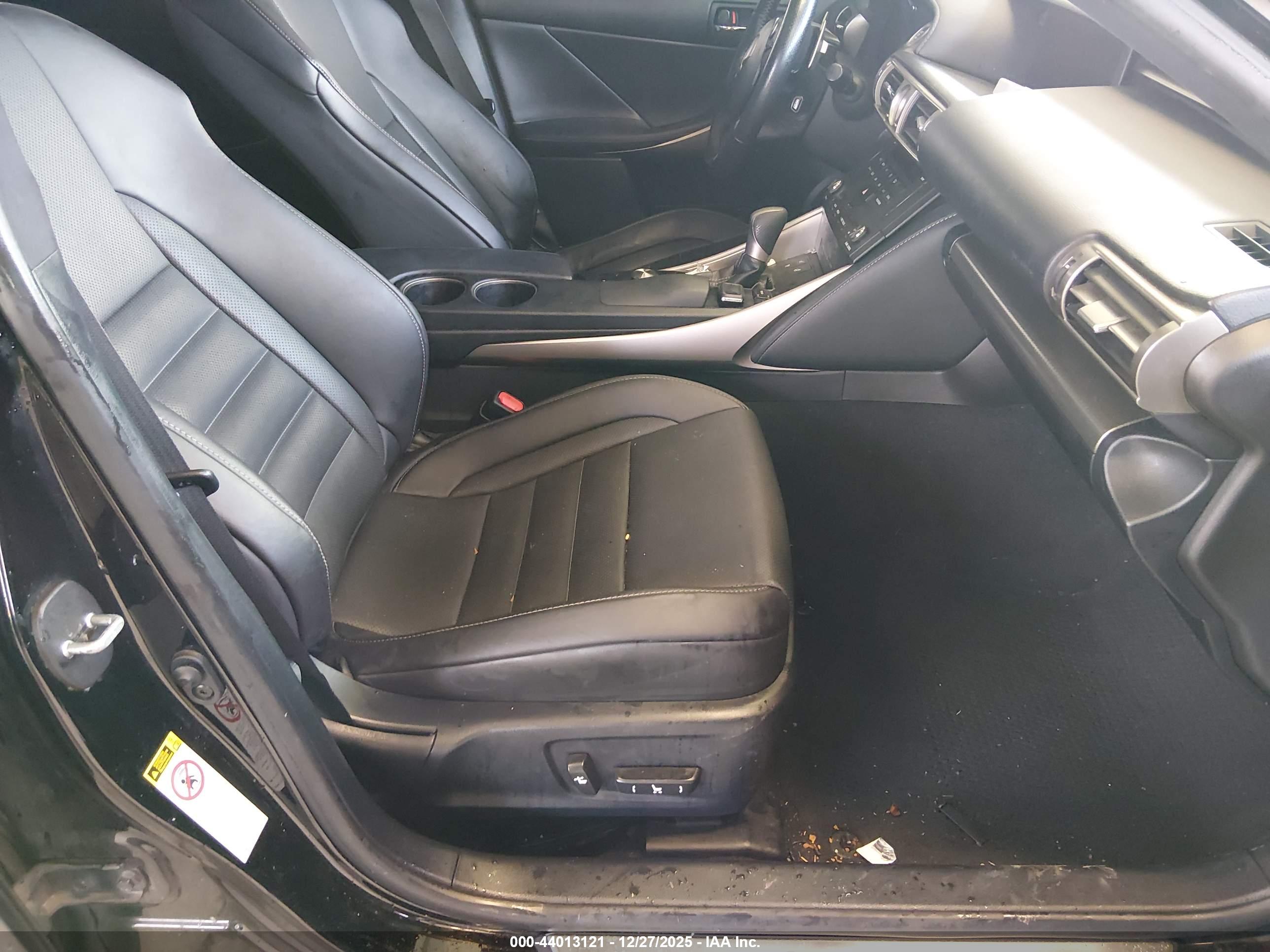 LEXUS IS image 5