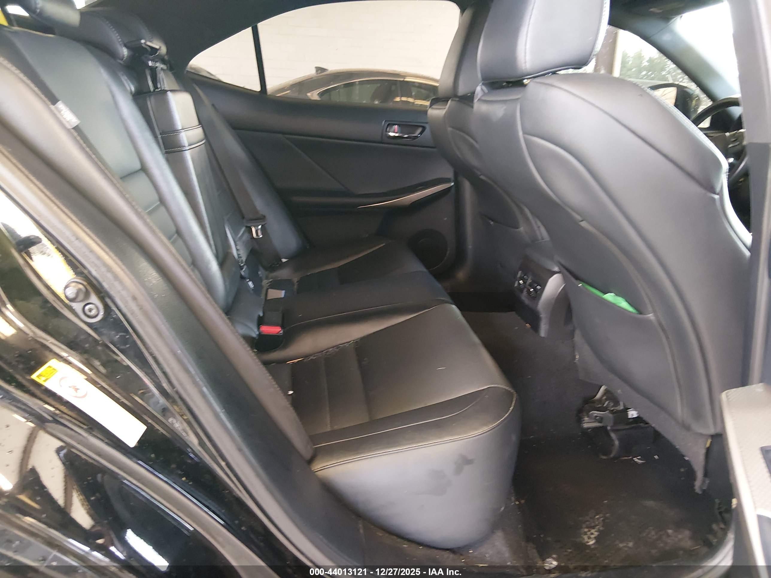 LEXUS IS image 8