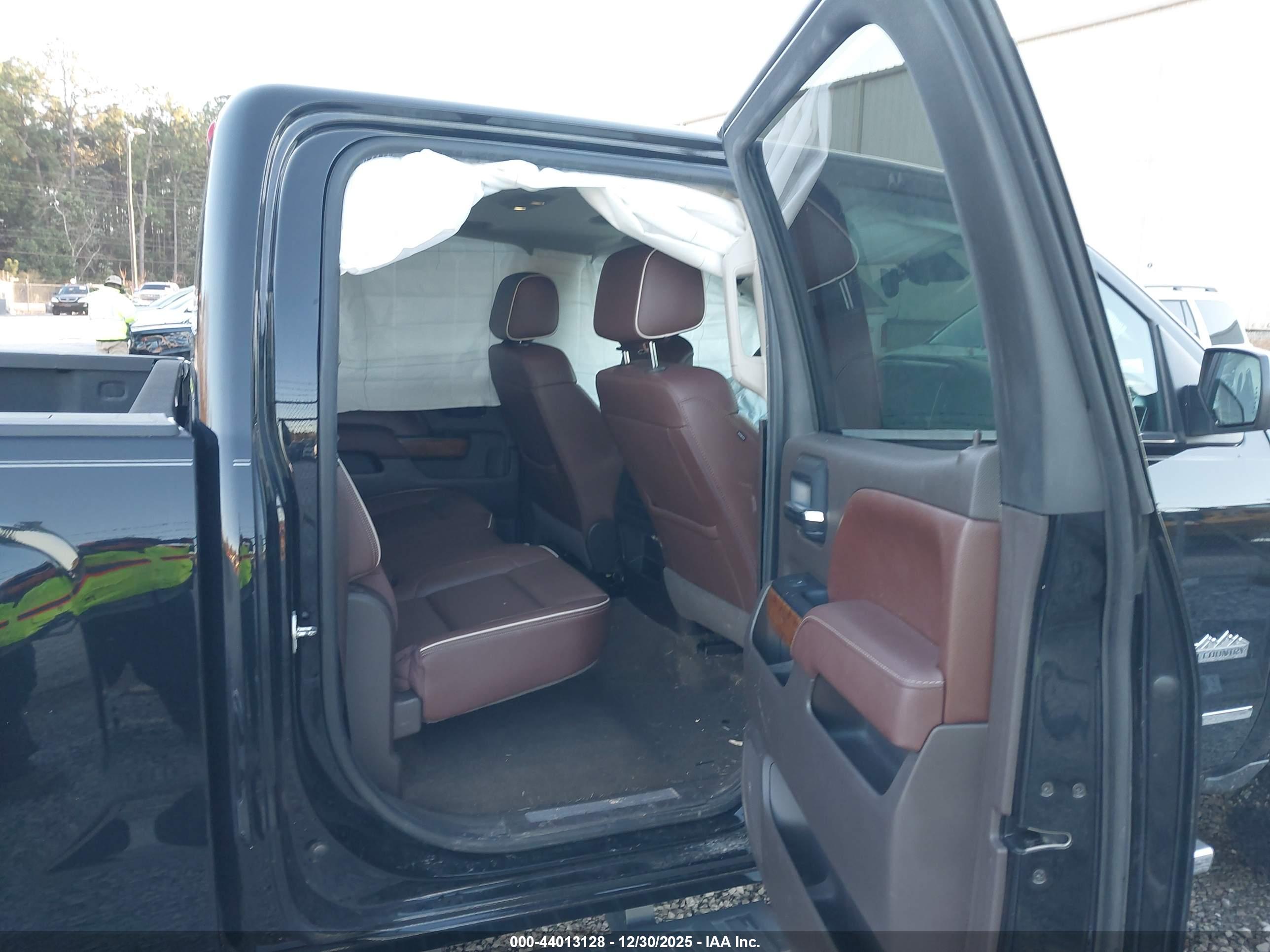 CHEVROLET SILVERADO image 8