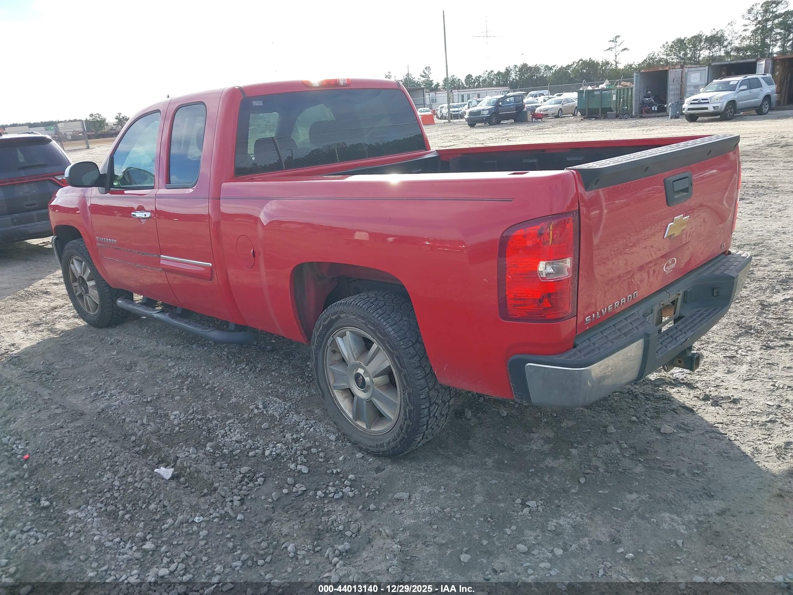 CHEVROLET SILVERADO image 3