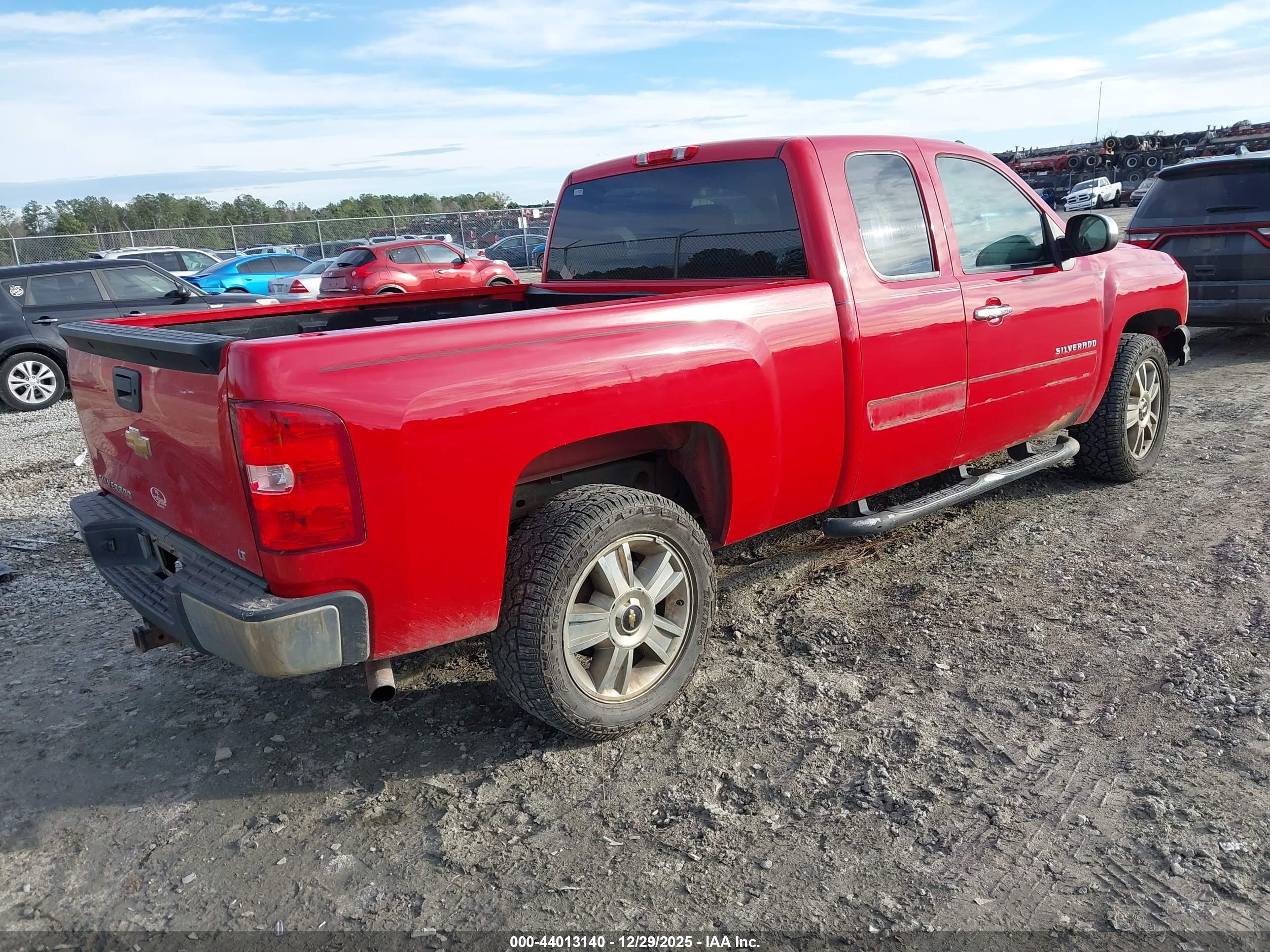 CHEVROLET SILVERADO image 4