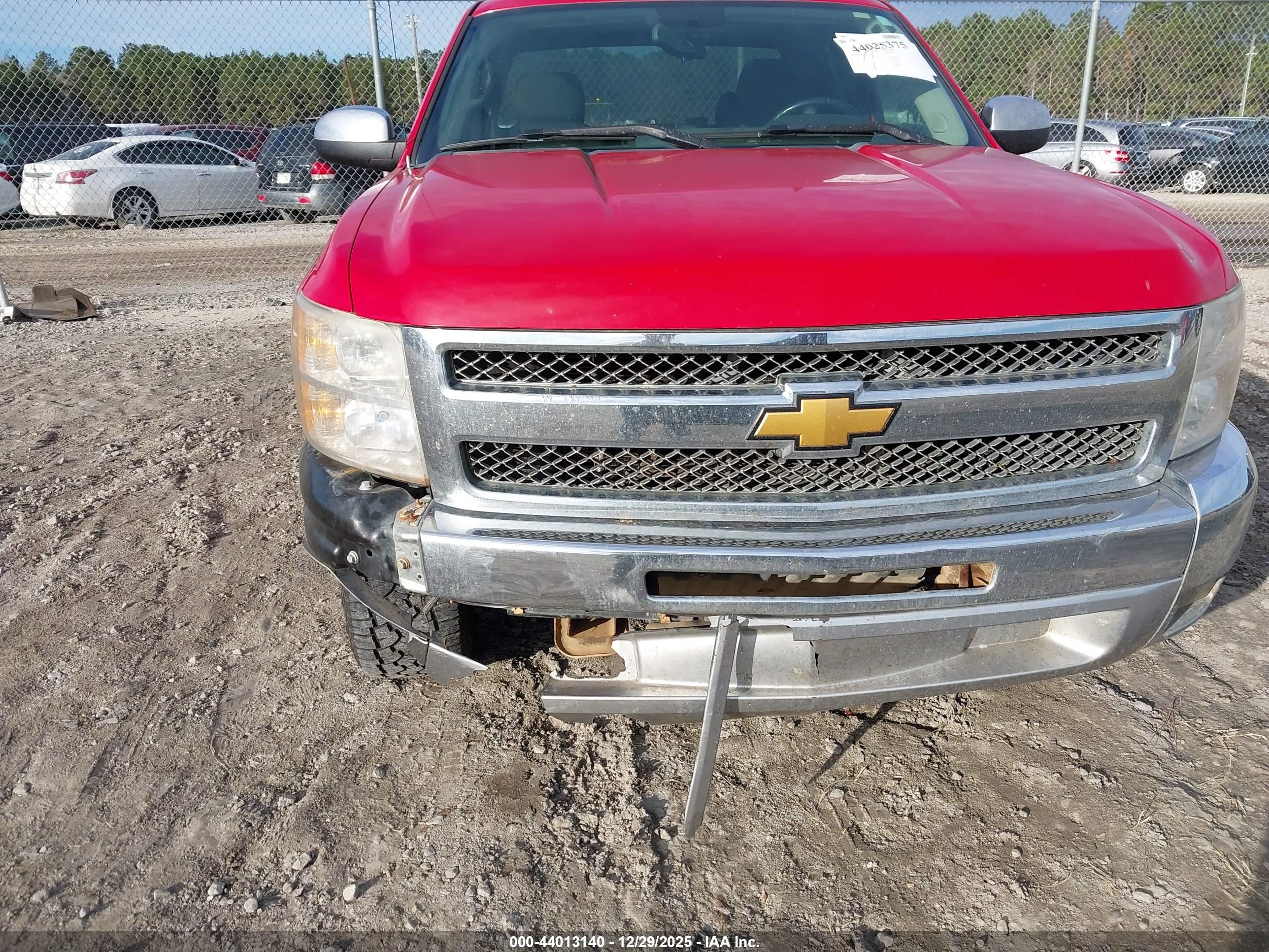 CHEVROLET SILVERADO image 6