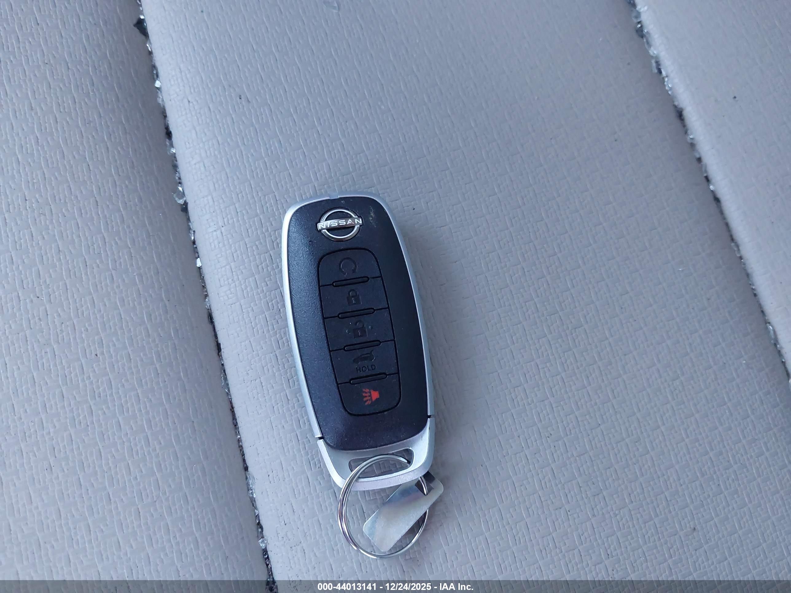 NISSAN ROGUE image 11