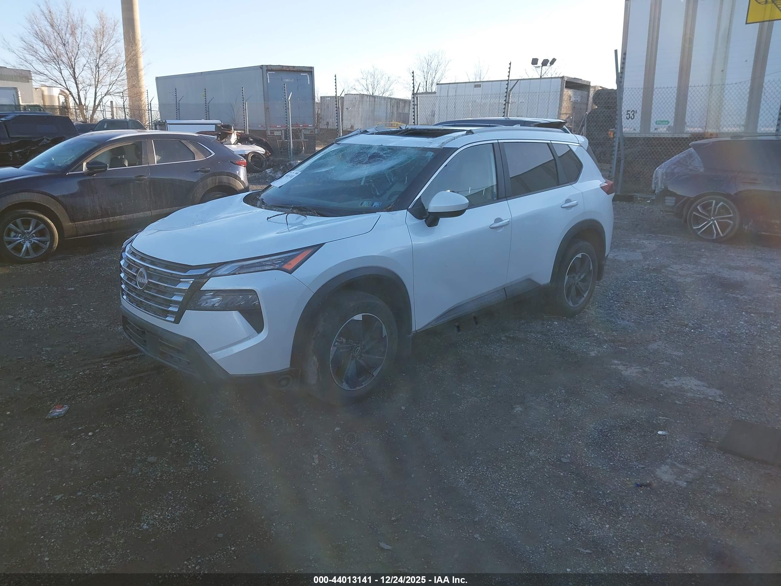 NISSAN ROGUE image 2