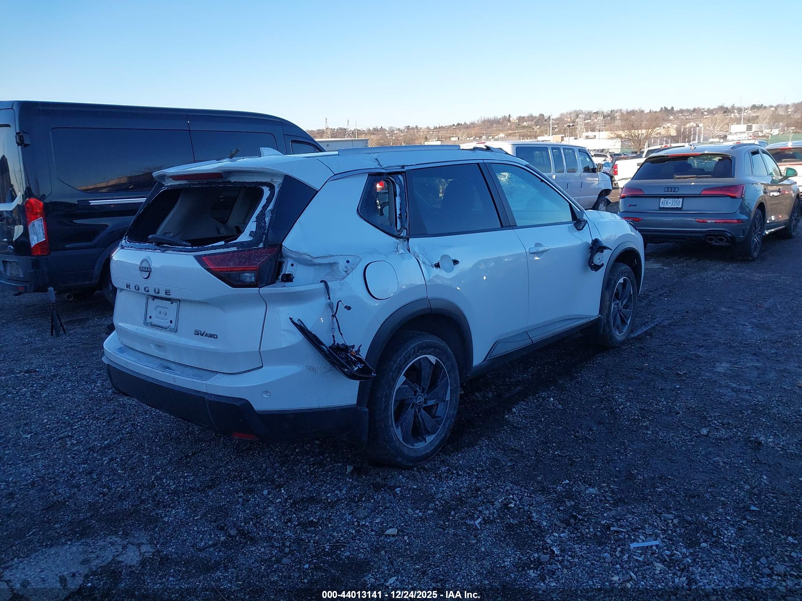 NISSAN ROGUE image 4