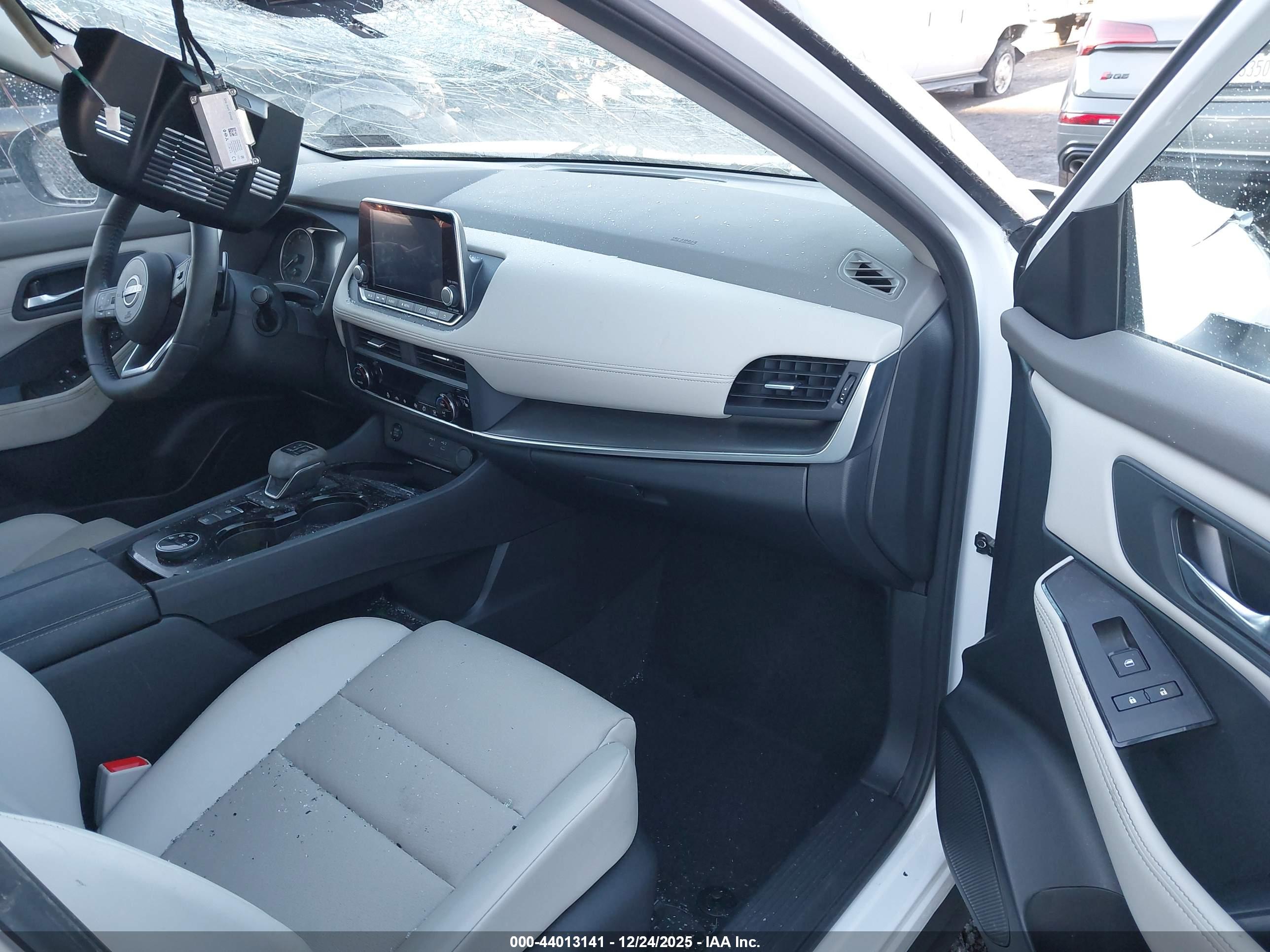 NISSAN ROGUE image 5