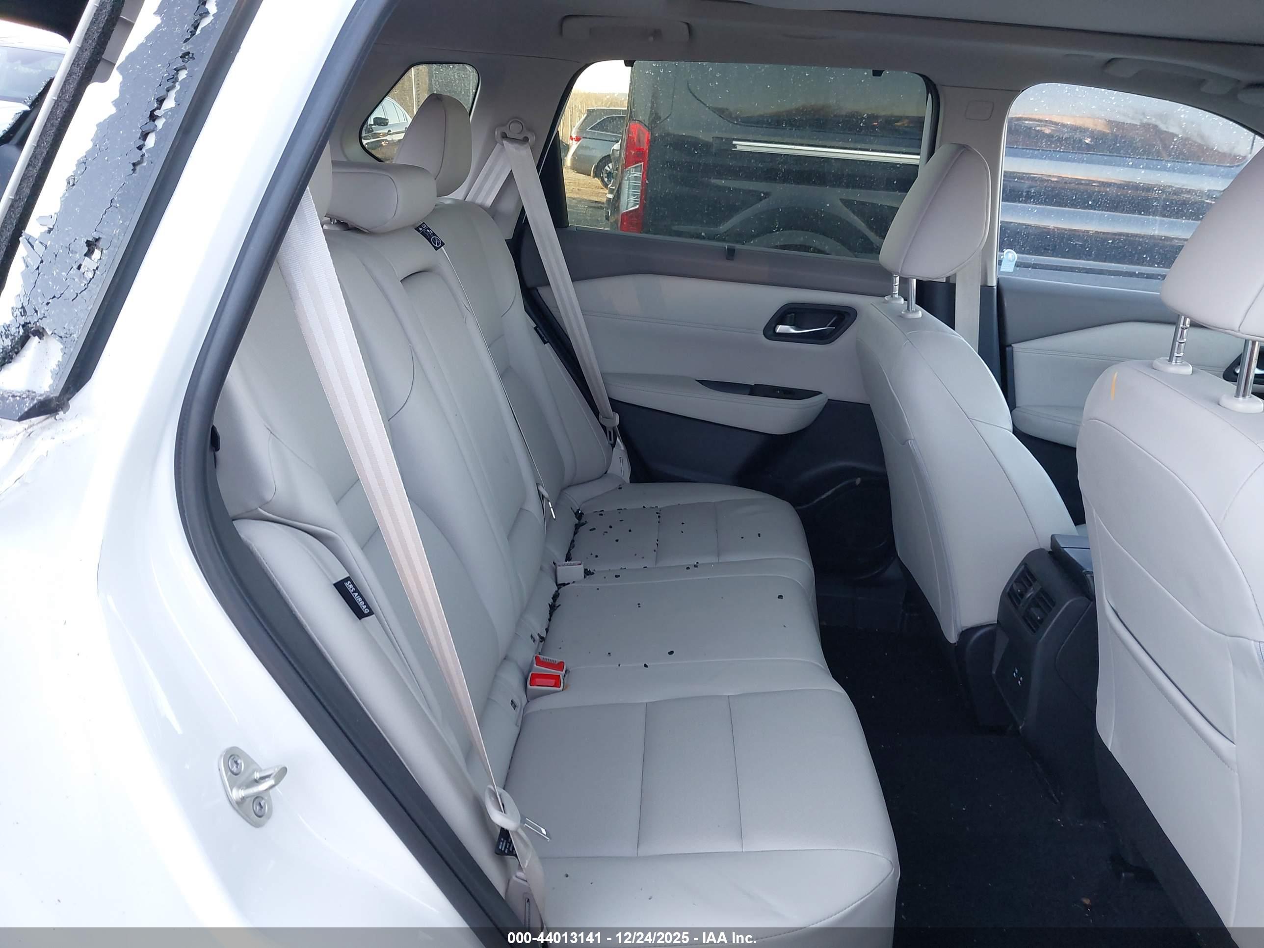 NISSAN ROGUE image 8