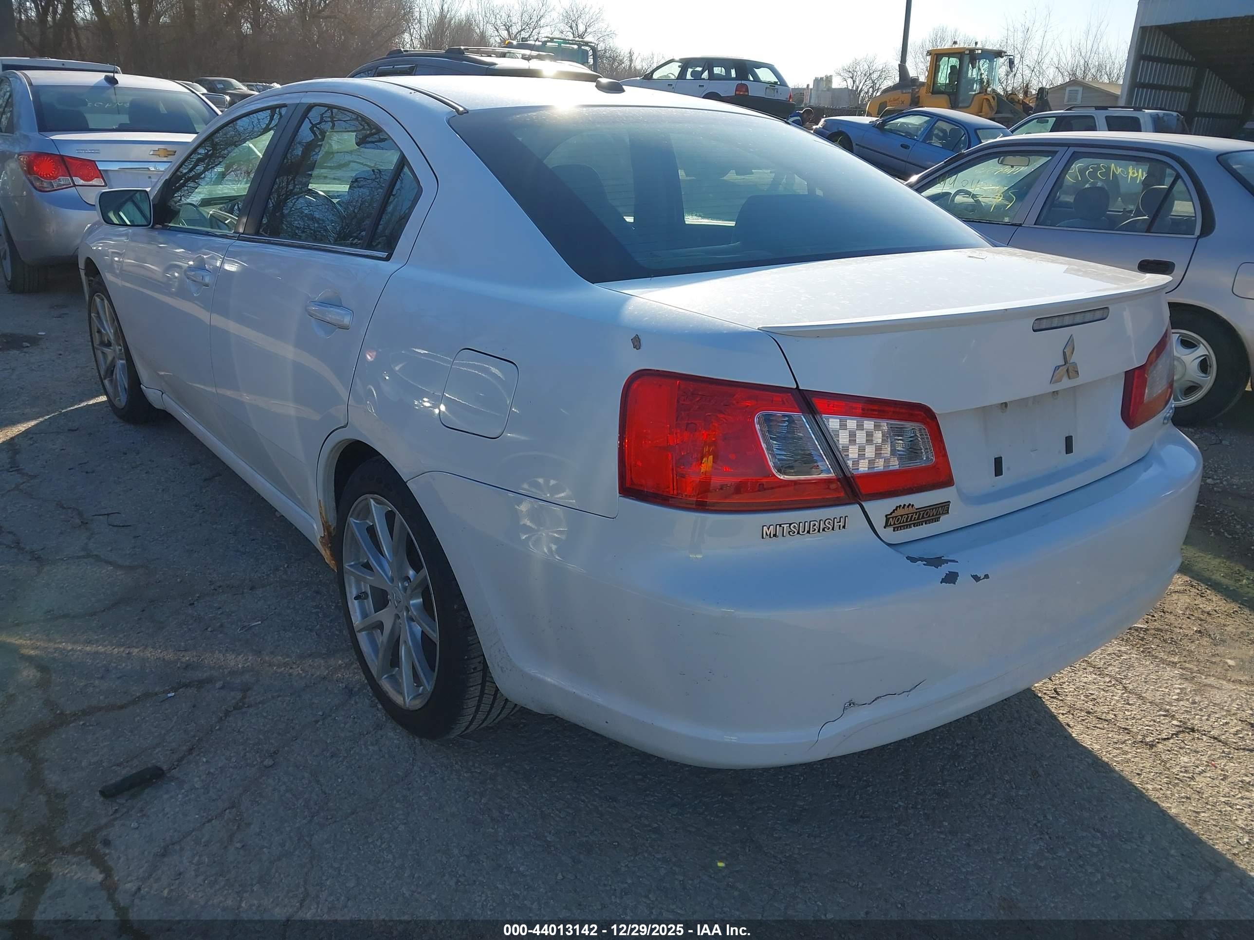 MITSUBISHI GALANT image 3