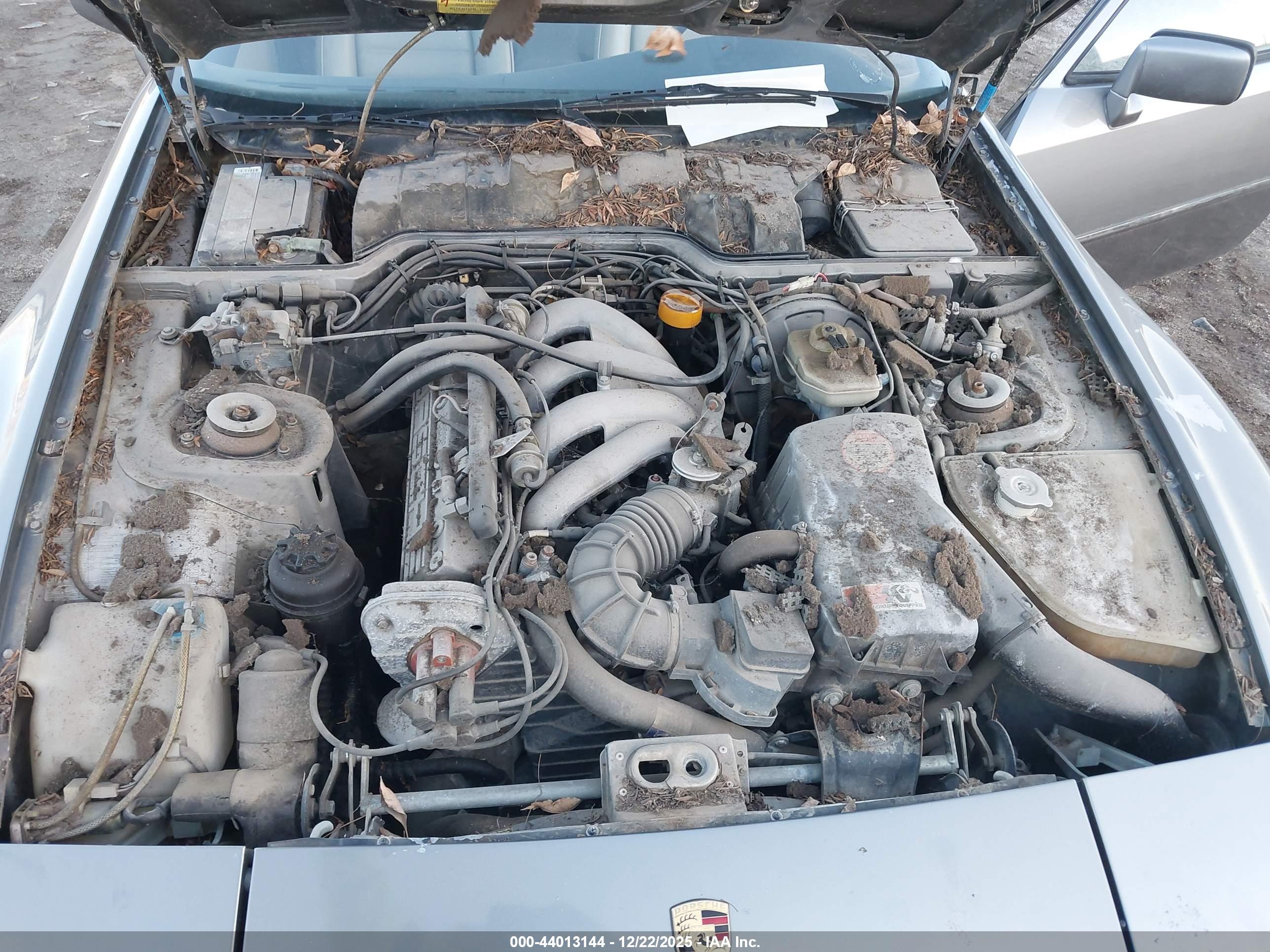 PORSCHE 944 image 10