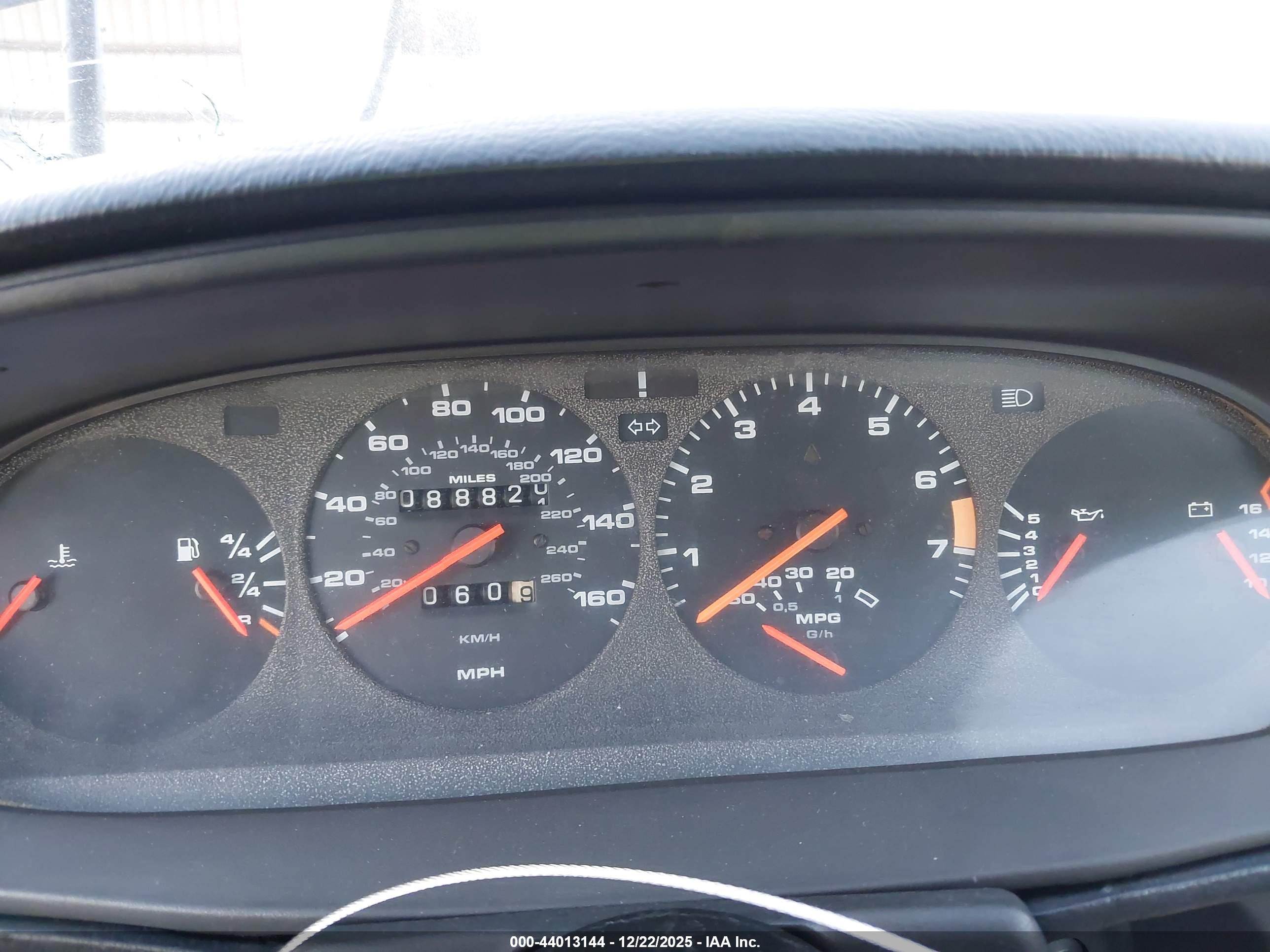 PORSCHE 944 image 7