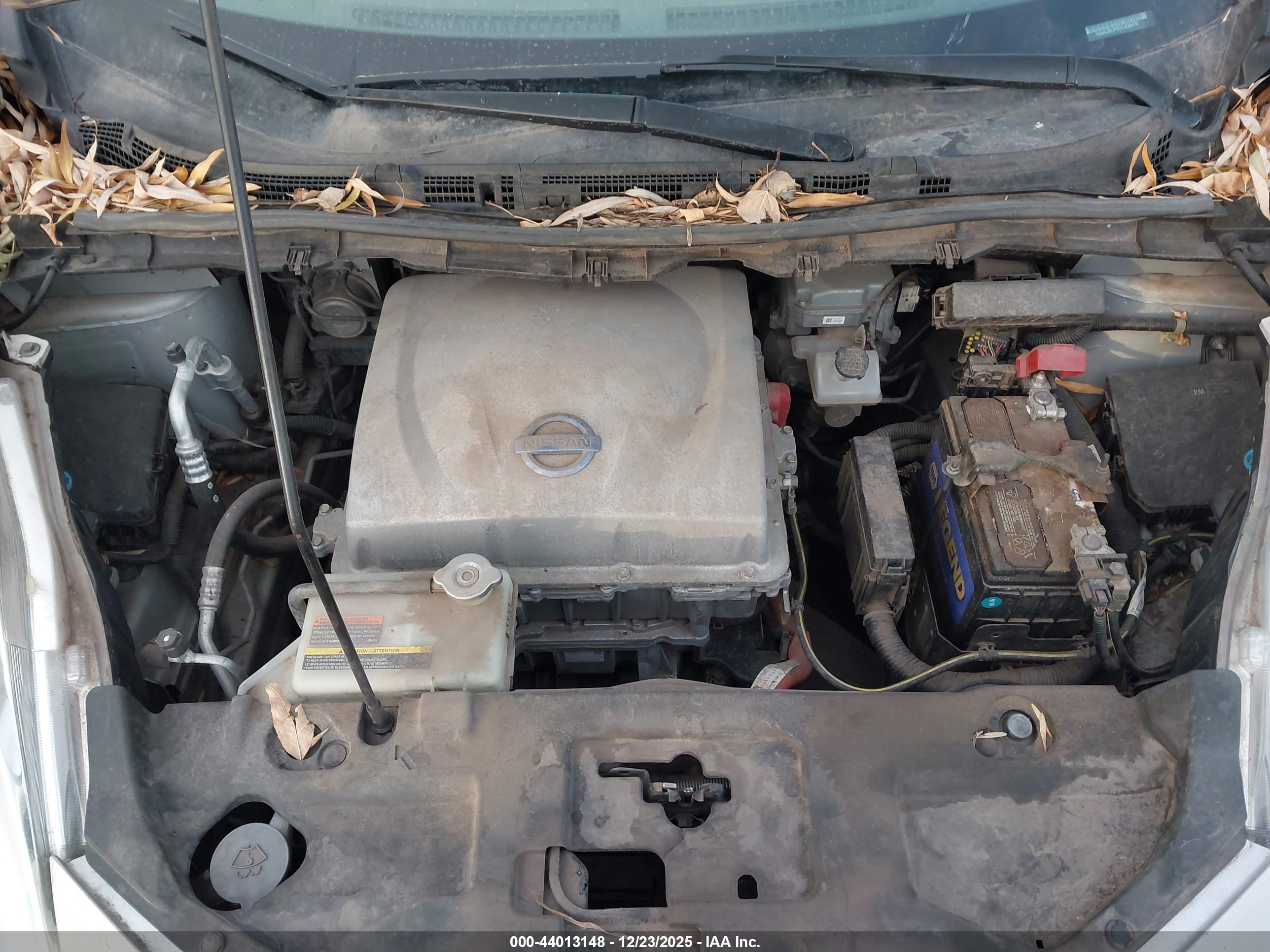 NISSAN LEAF image 10