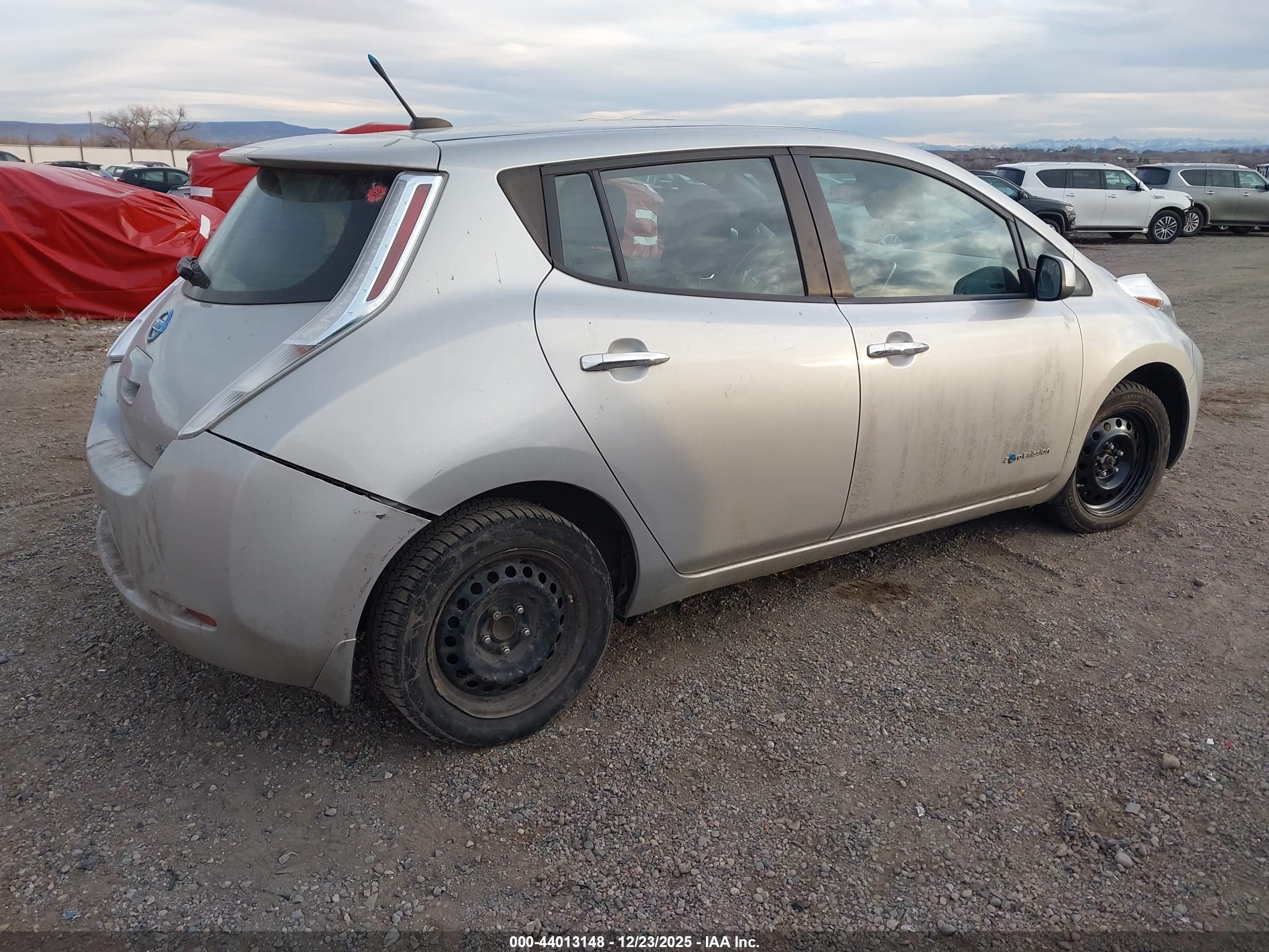 NISSAN LEAF image 4