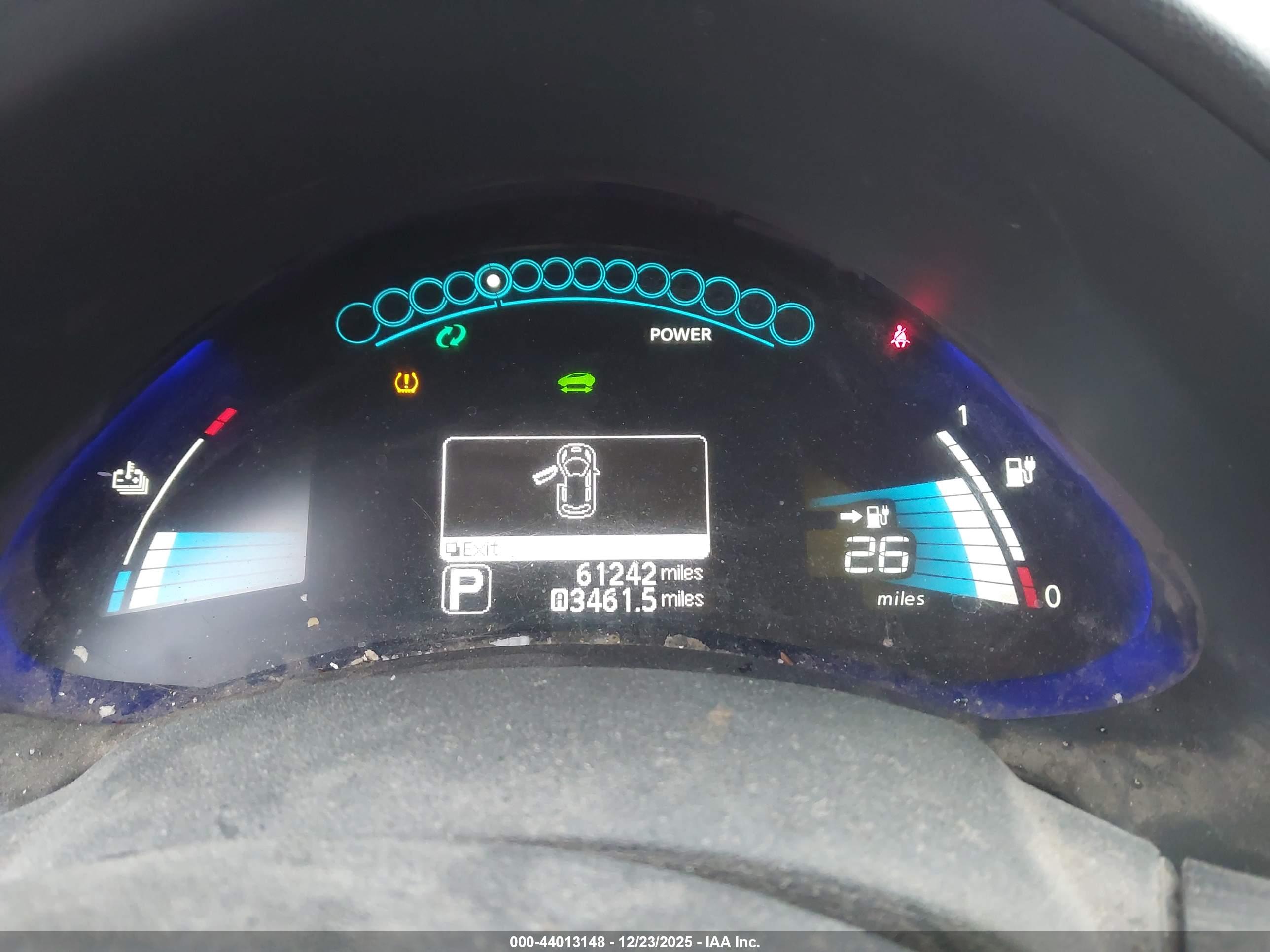 NISSAN LEAF image 7