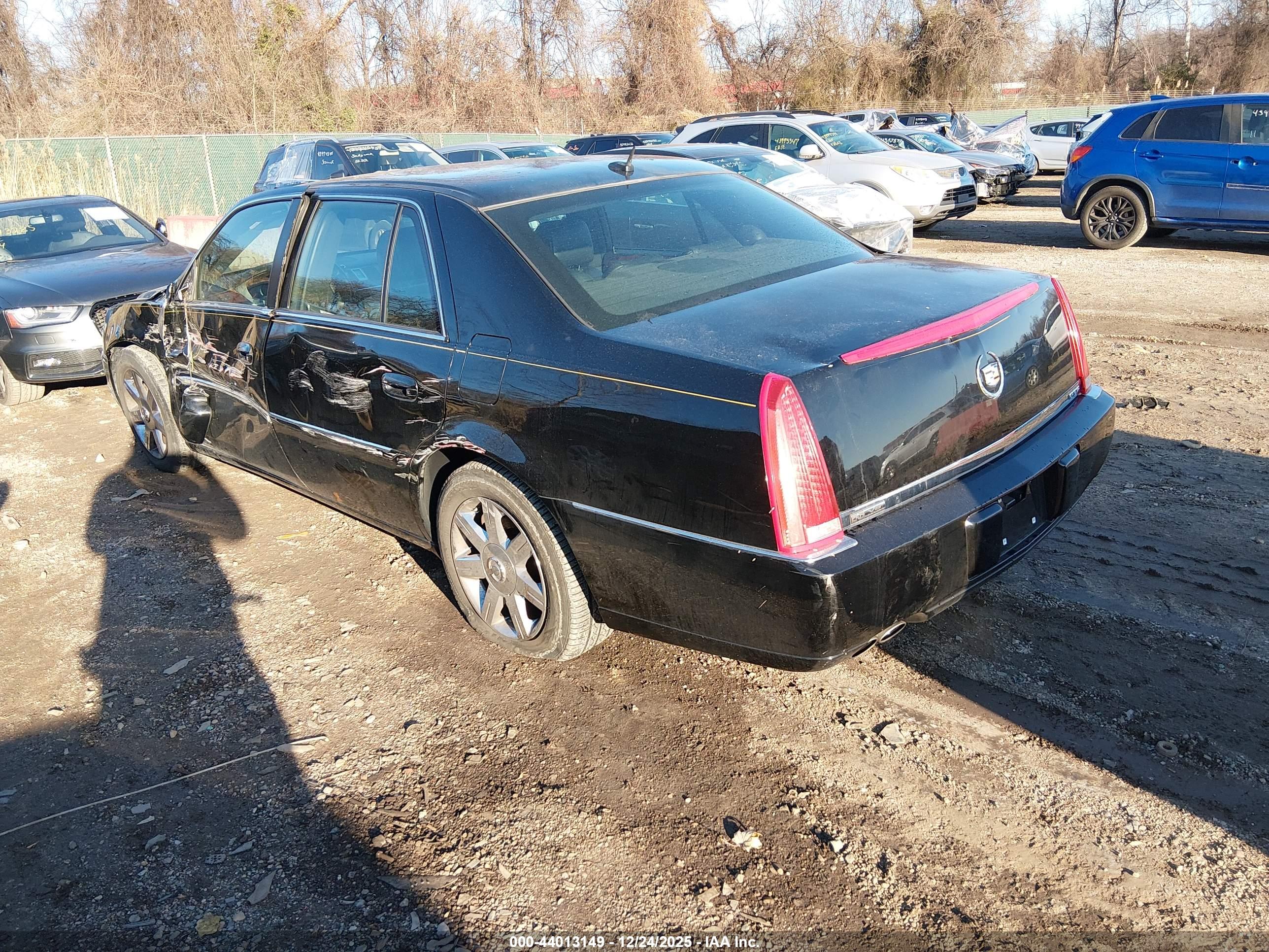 CADILLAC DTS image 3