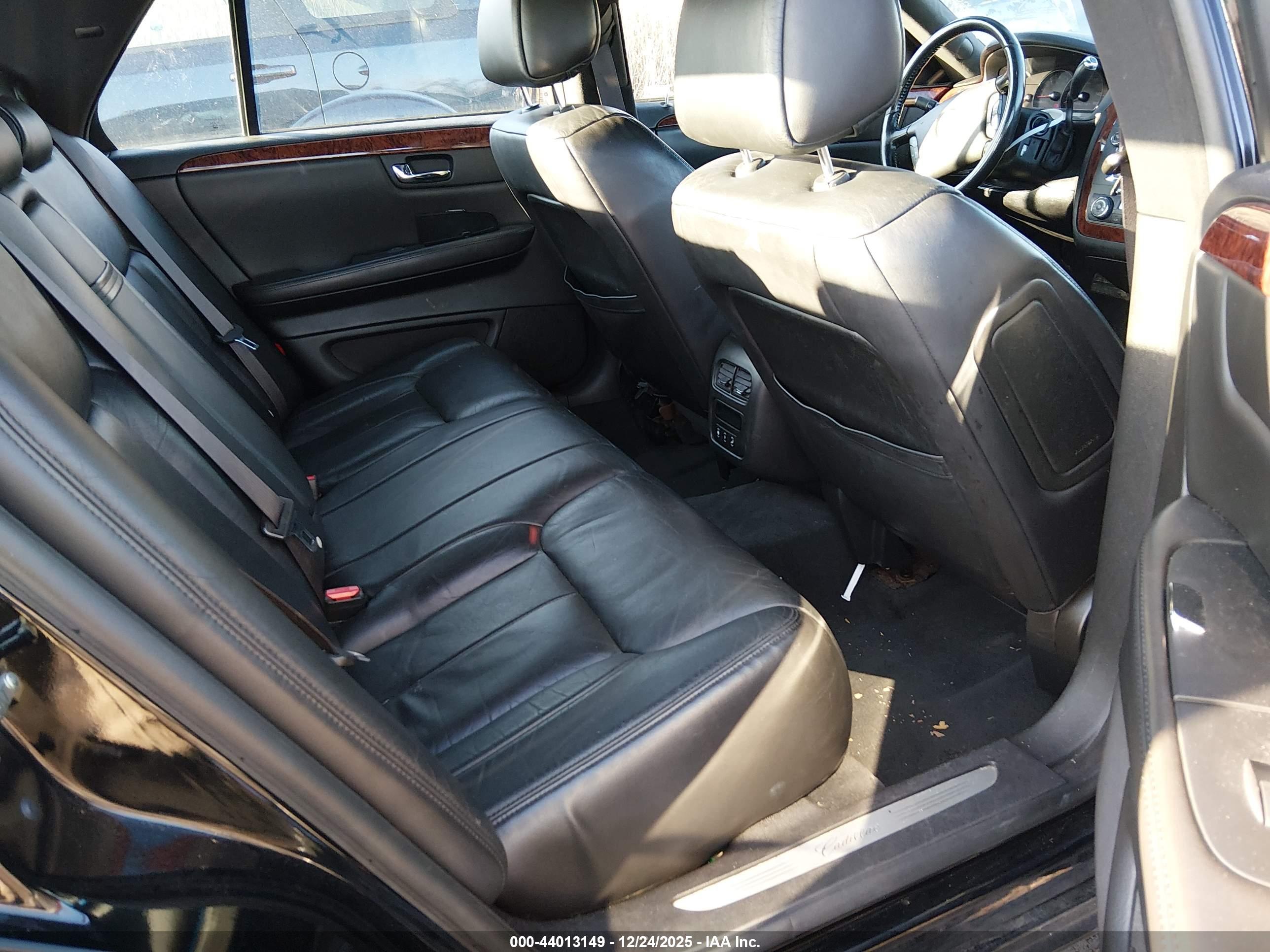 CADILLAC DTS image 8