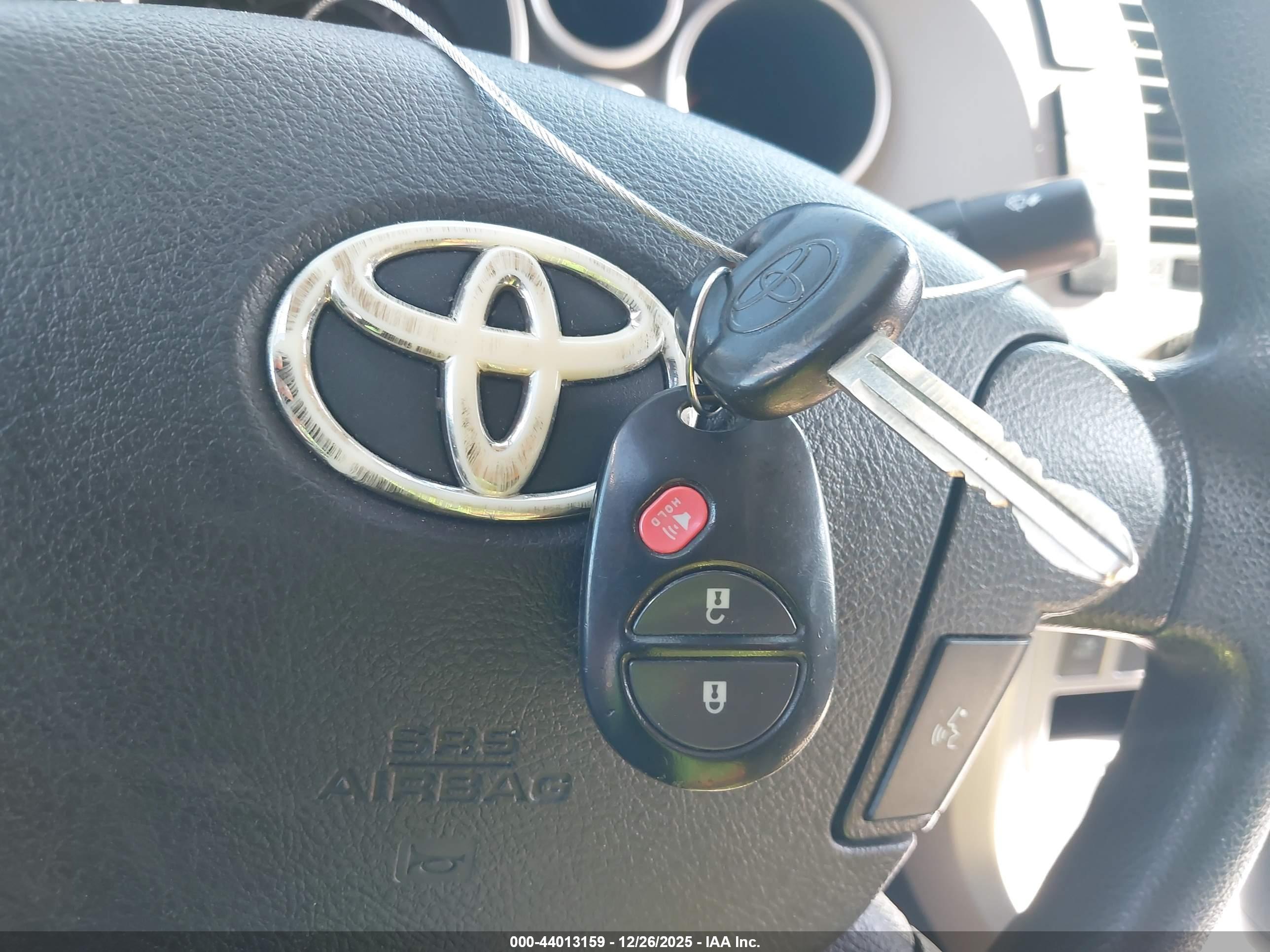 TOYOTA TUNDRA image 11