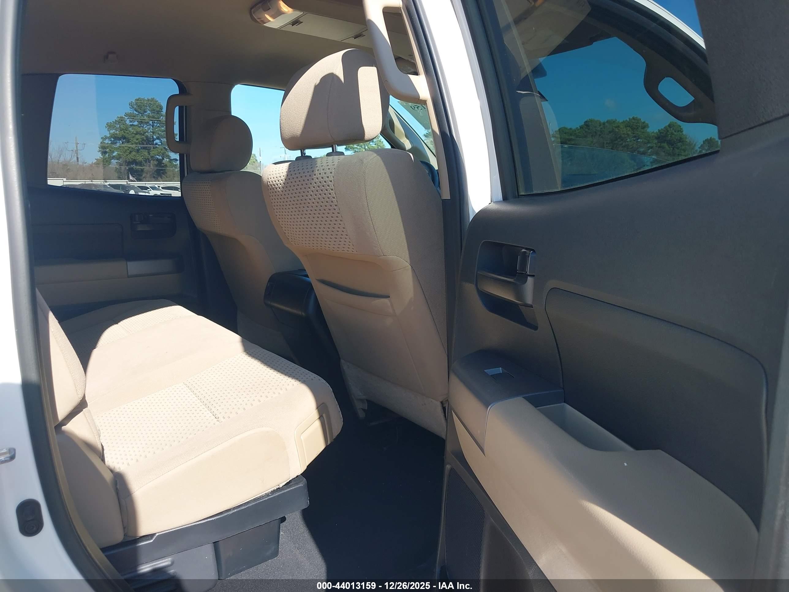 TOYOTA TUNDRA image 8