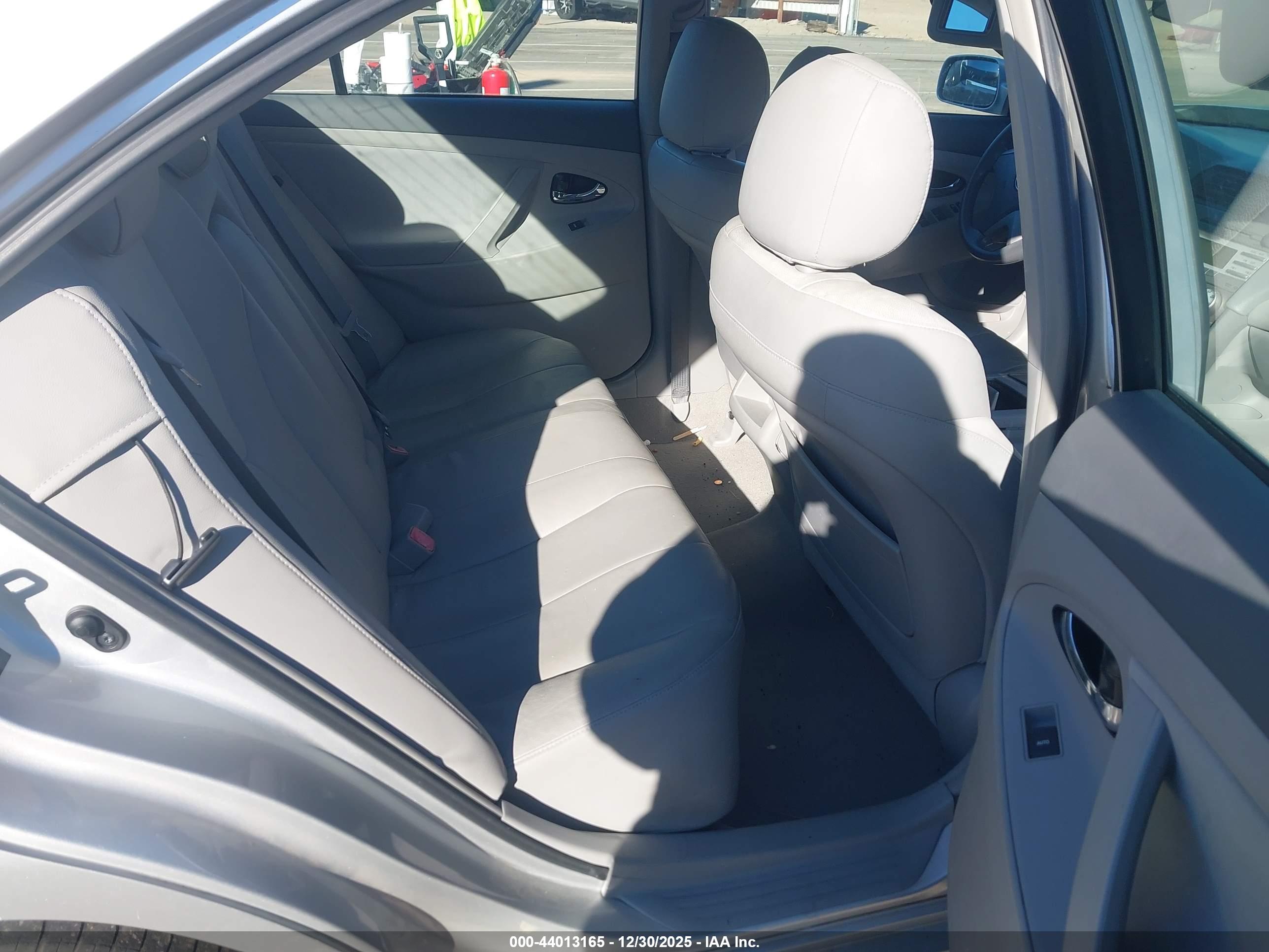 TOYOTA CAMRY image 8
