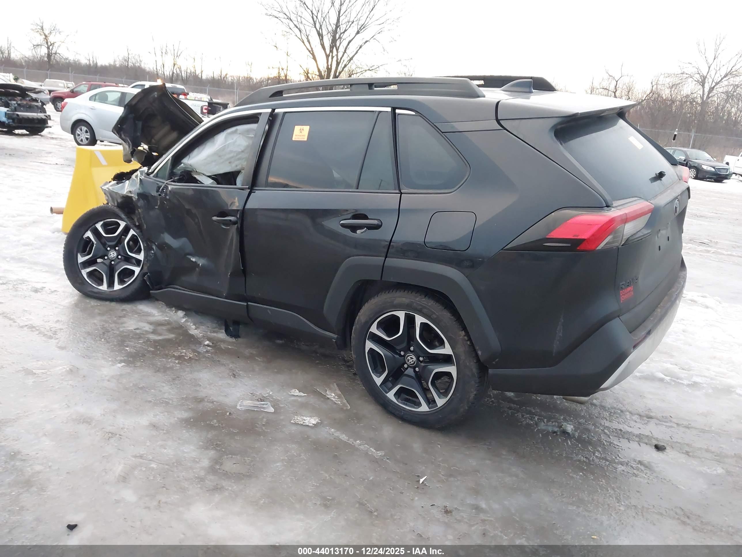 TOYOTA RAV4 image 3
