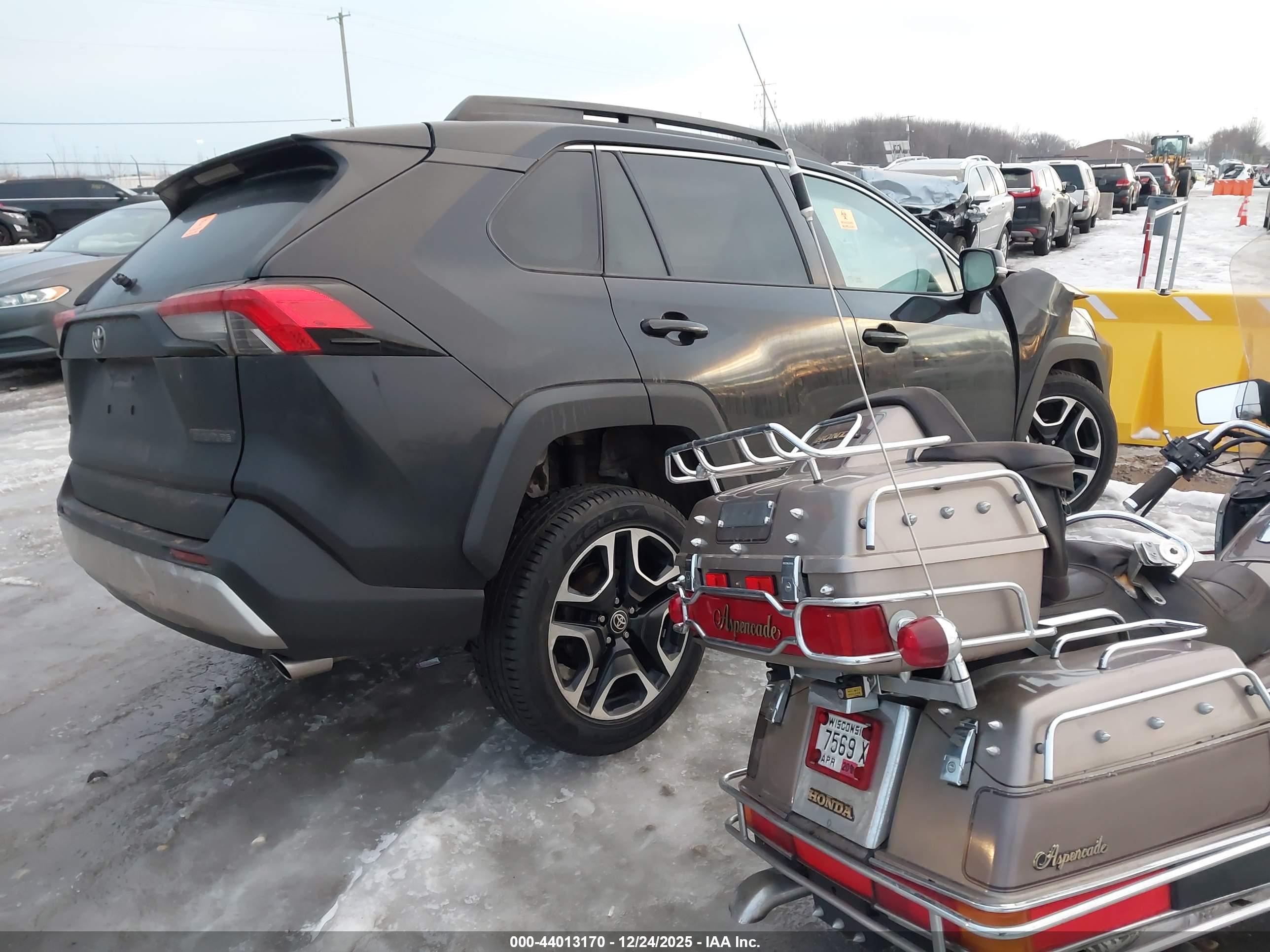 TOYOTA RAV4 image 4