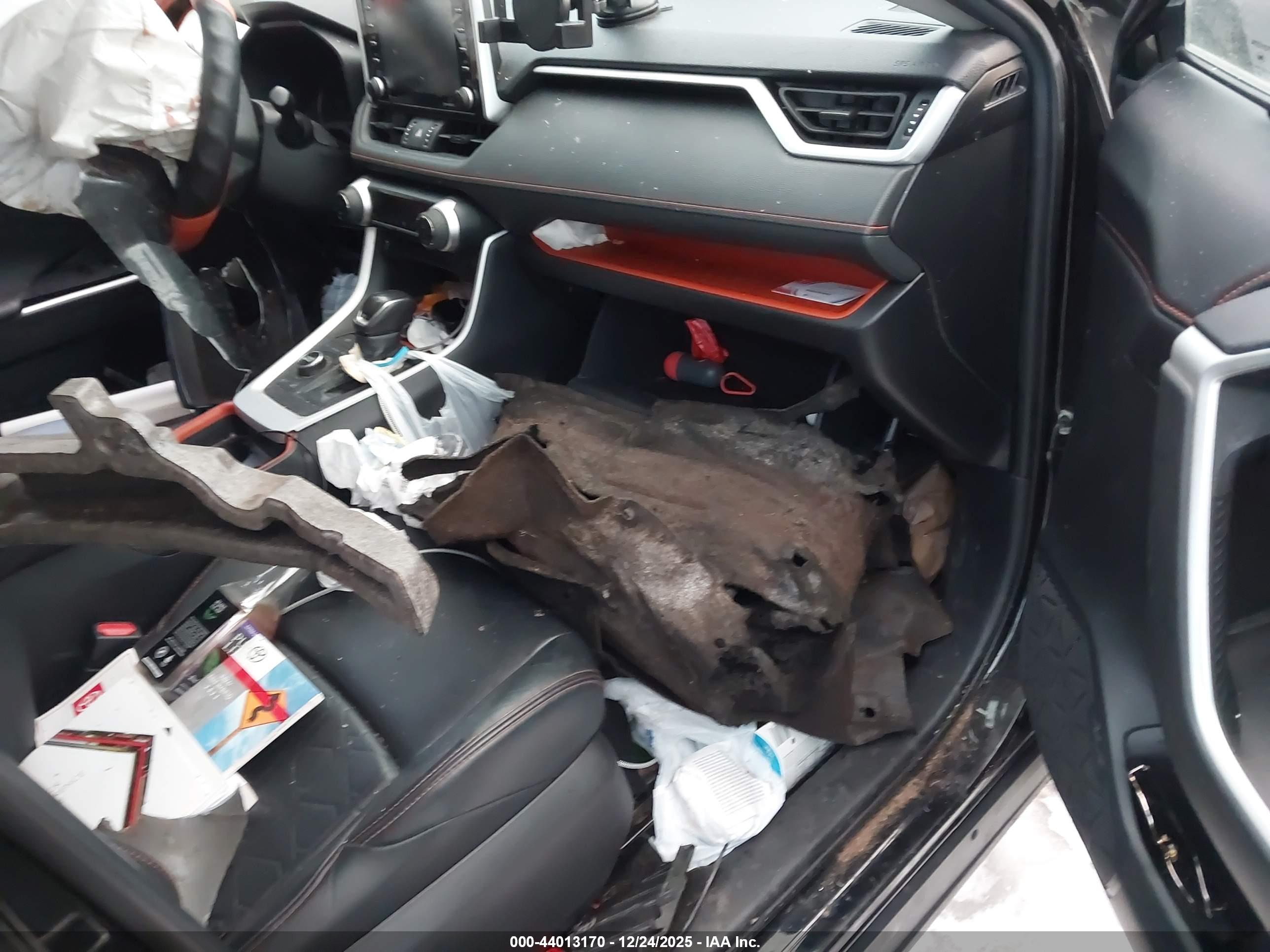 TOYOTA RAV4 image 5