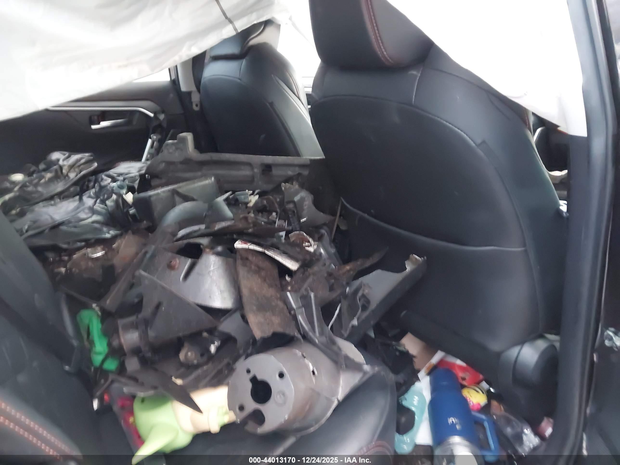 TOYOTA RAV4 image 8