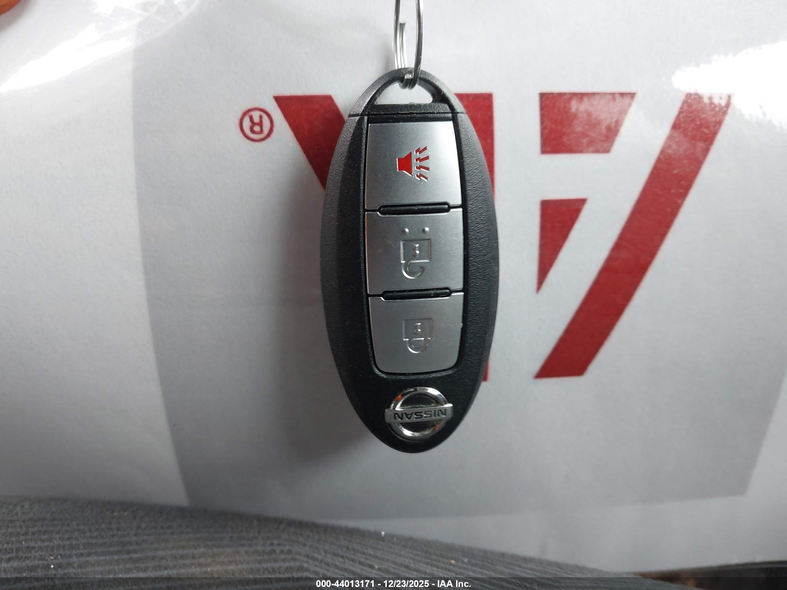 NISSAN ROGUE image 11