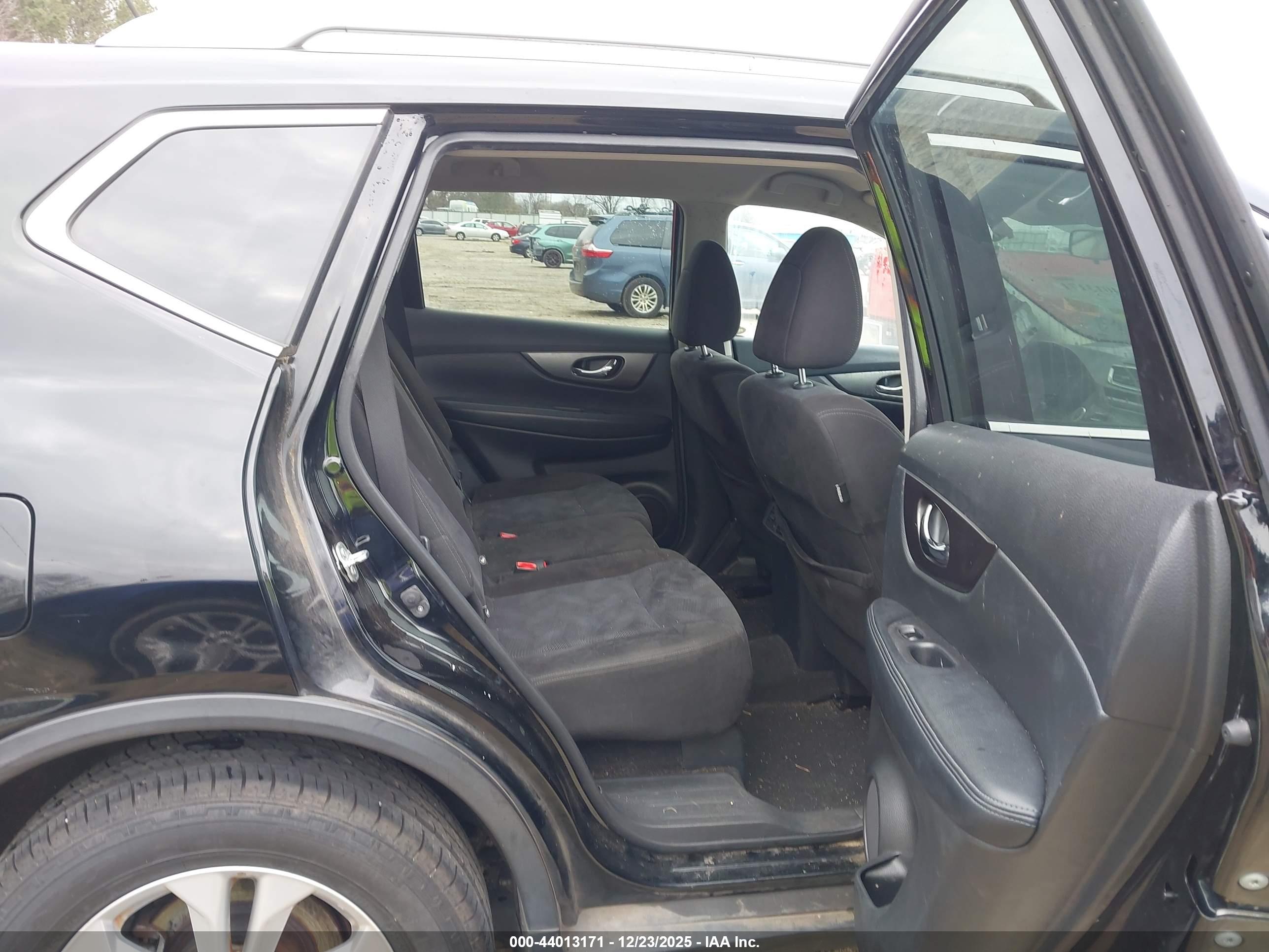 NISSAN ROGUE image 8