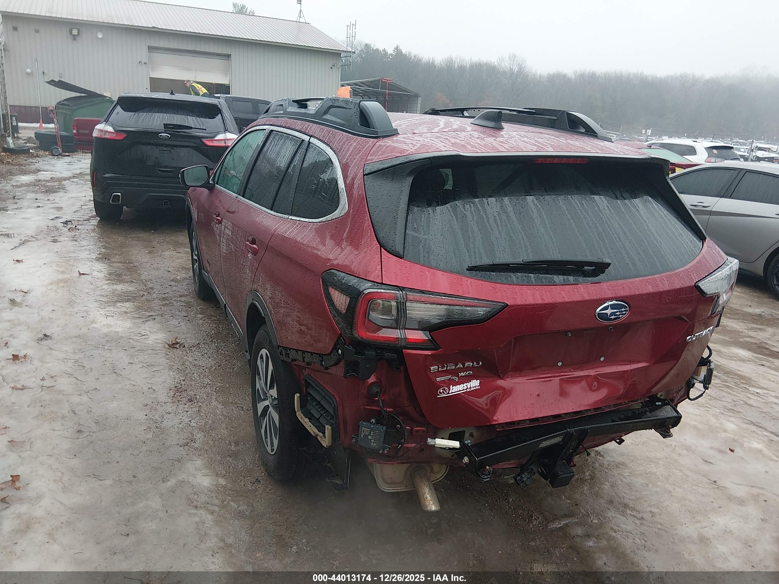 SUBARU OUTBACK image 3
