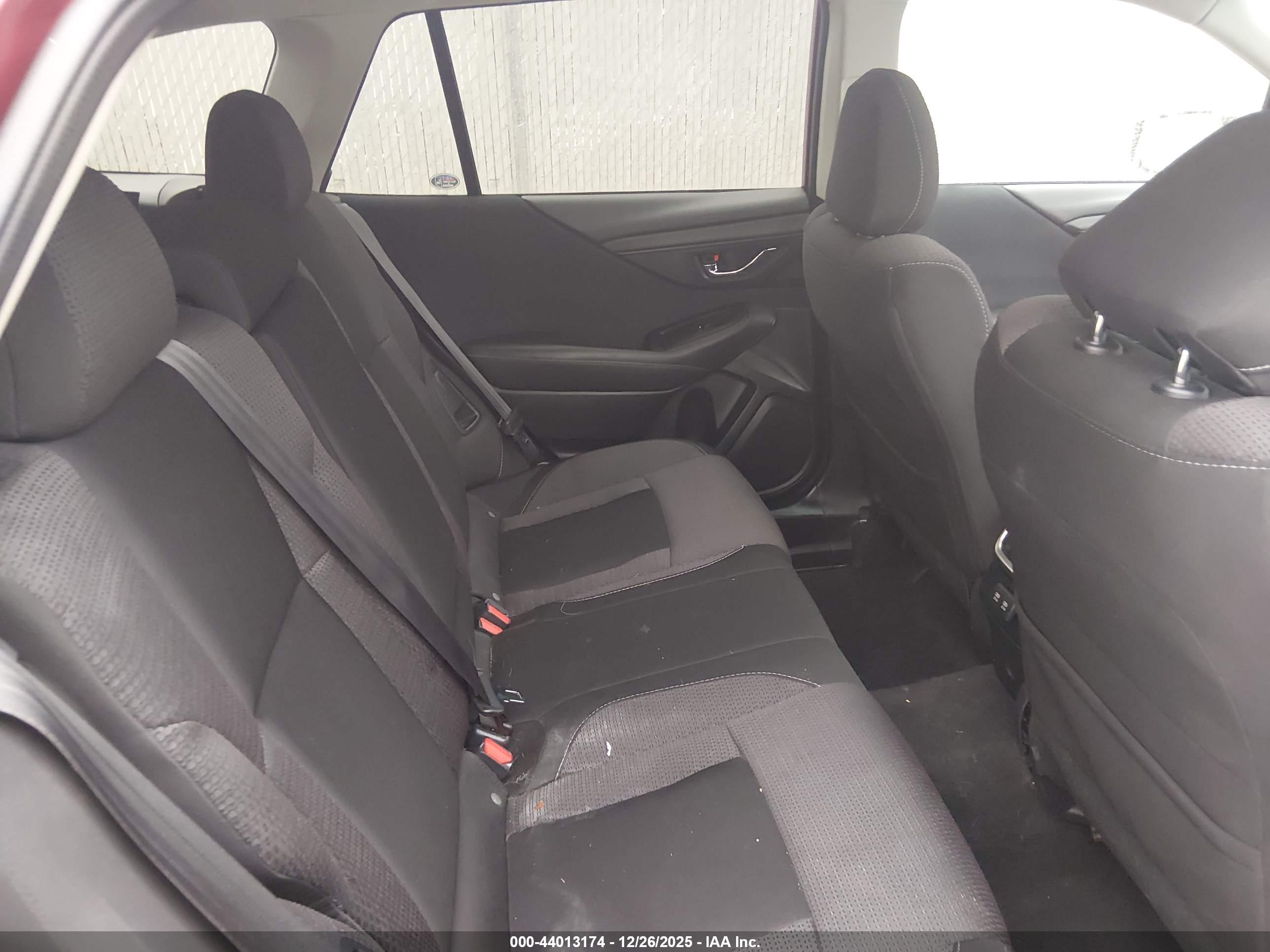 SUBARU OUTBACK image 8